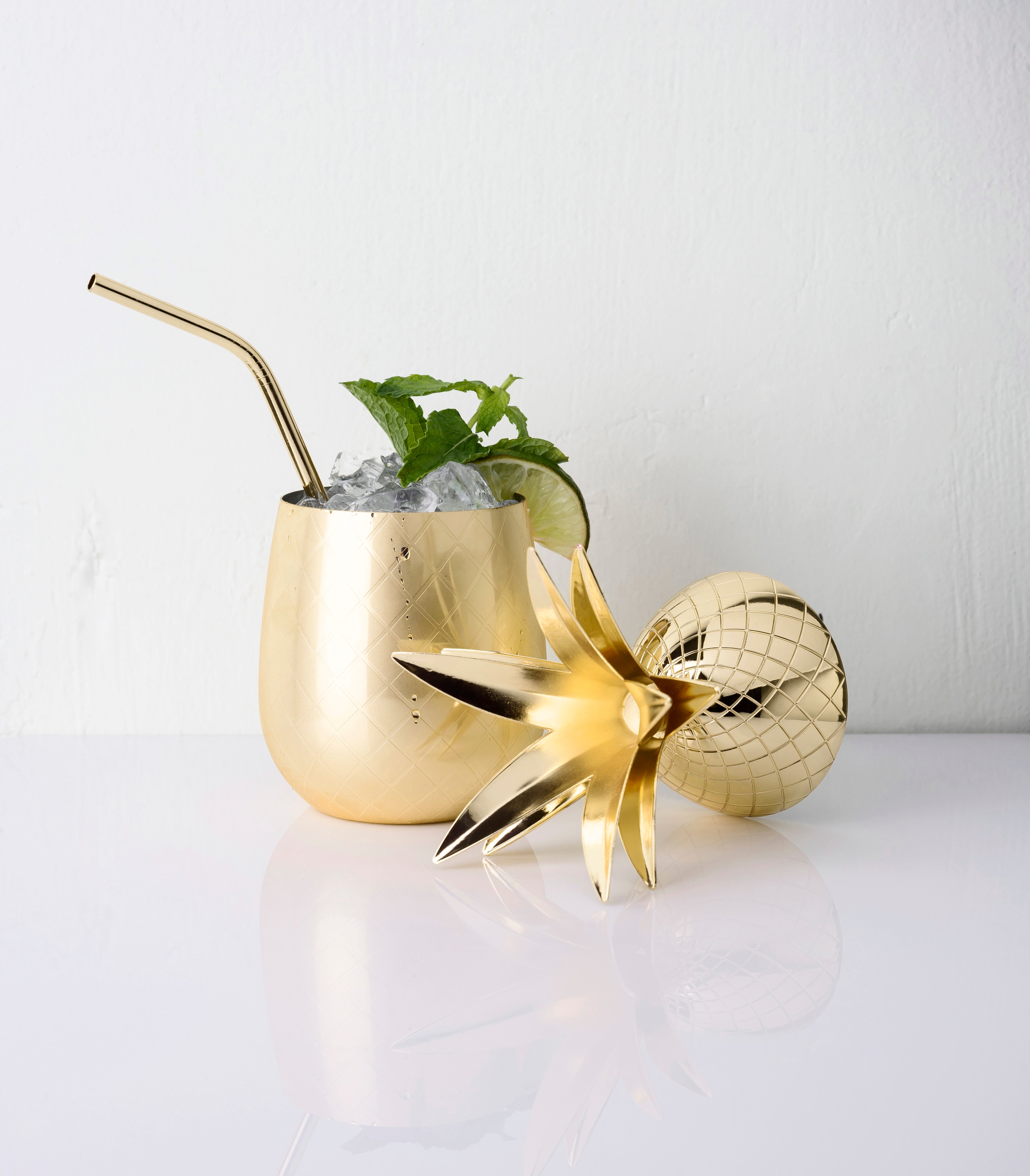 Premium Gold Pineapple Tumbler - Insulated Stainless Steel Water Bottle with Lid & Straw - Perfect for Beach, Pool, Gym & Outdoor Activities