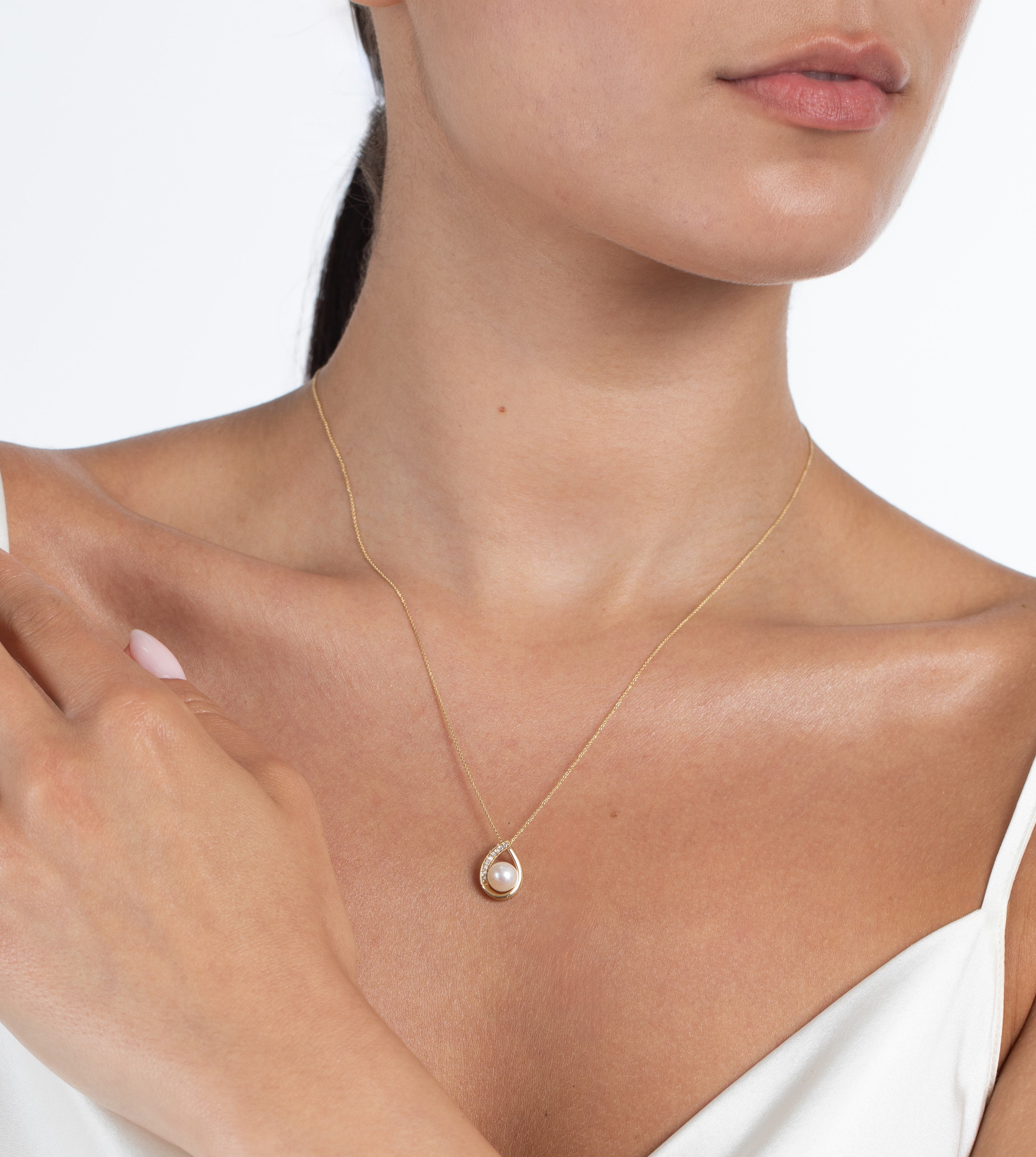 10K Gold Diamond & Pearl Necklace Set - Elegant Jewelry for Women, Perfect for Weddings, Anniversaries, and Special Occasions