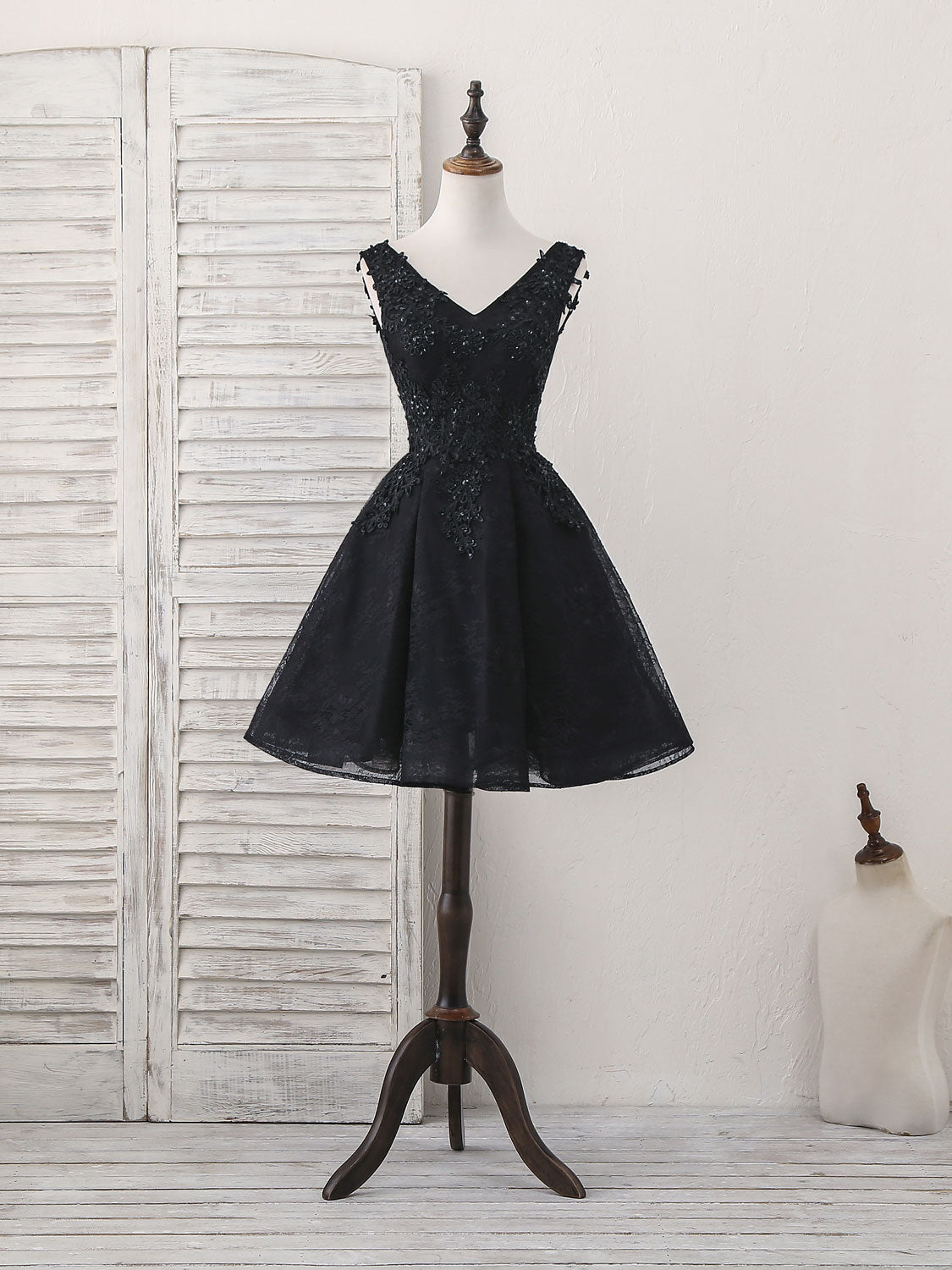 Elegant Black V-Neck Lace Prom Dress - Sexy Short Homecoming Dress for Women | Perfect for Parties, Dances & Special Occasions