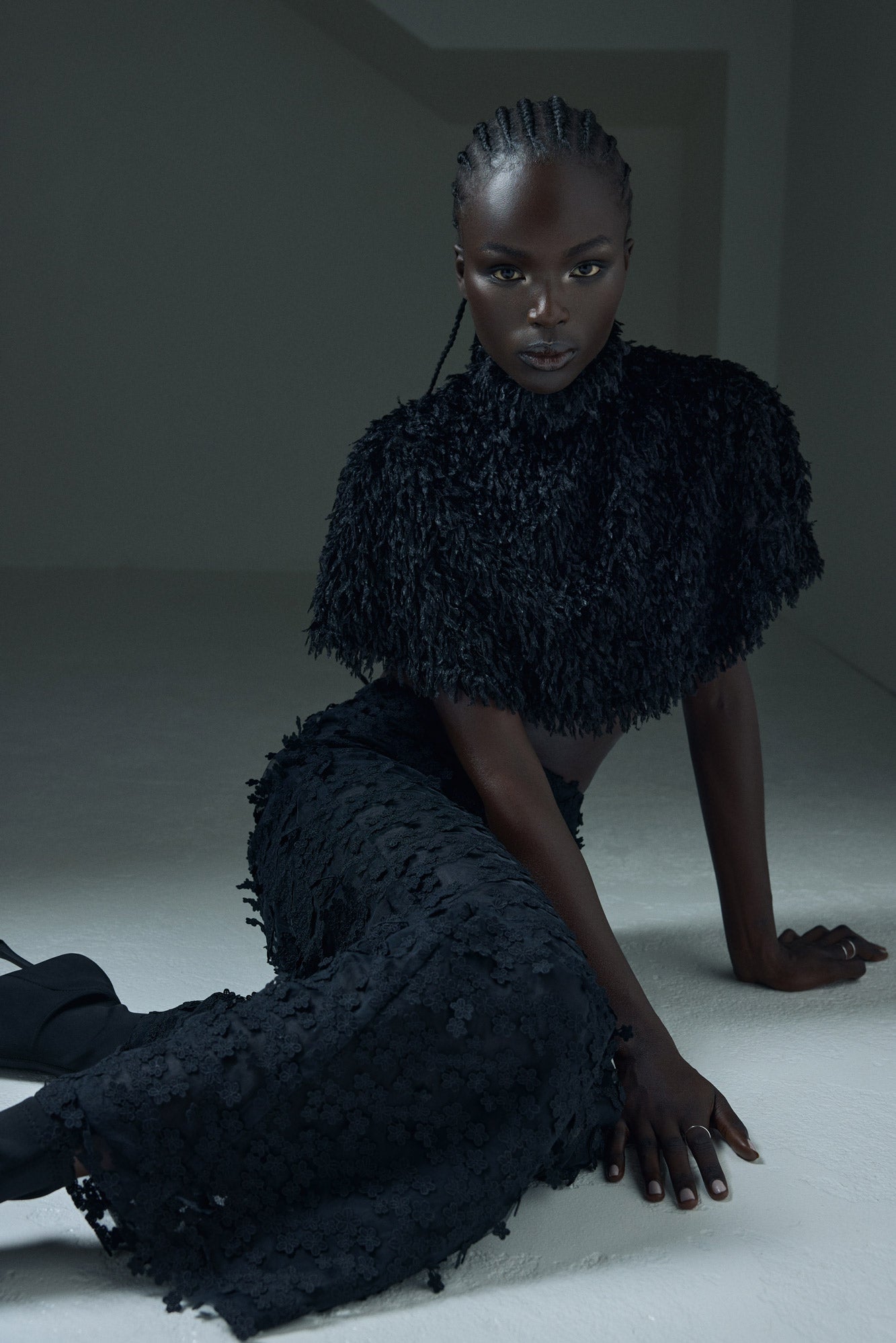Stylish Black Cape Verde - Perfect for Travel, Beach Outings & Casual Wear