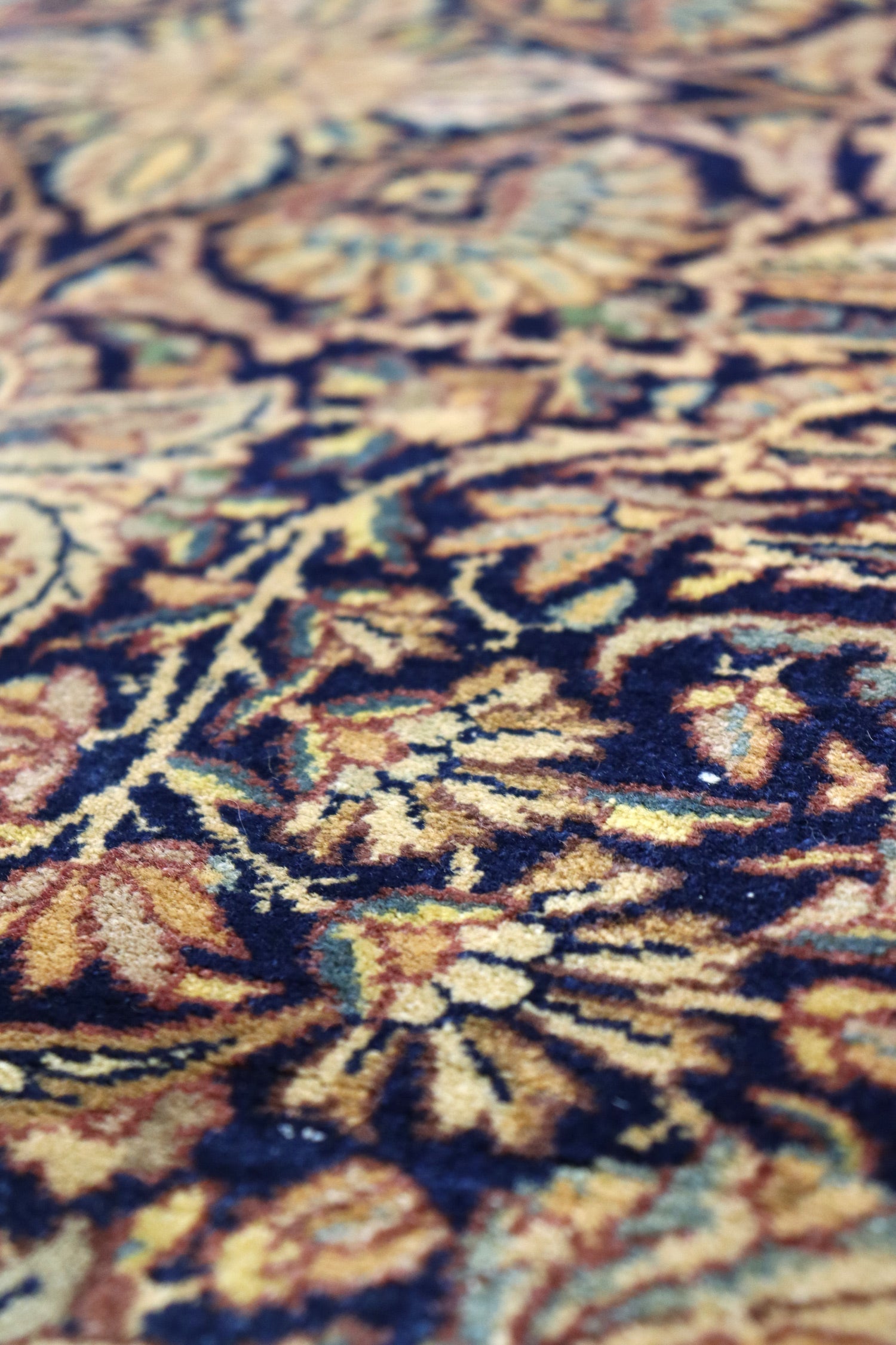 Handwoven Antique Lavar Kerman Traditional Persian Rug - J65772 - Perfect for Living Room, Bedroom & Home Decor