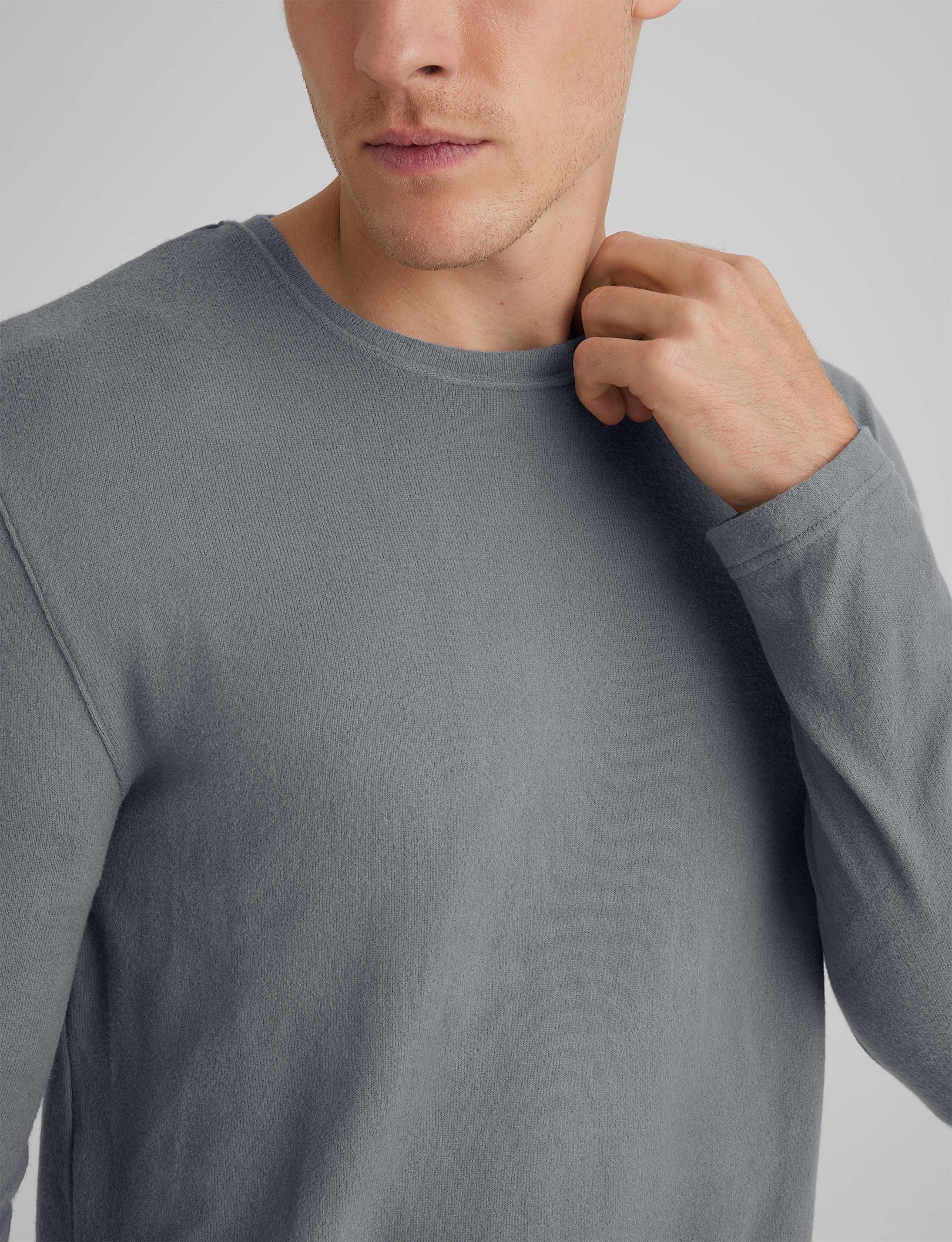 Cozy Long Sleeve Crew Neck Sweatshirt for Women - Soft Casual Pullover Top for Fall & Winter - Perfect for Layering, Lounging and Outdoor Activities