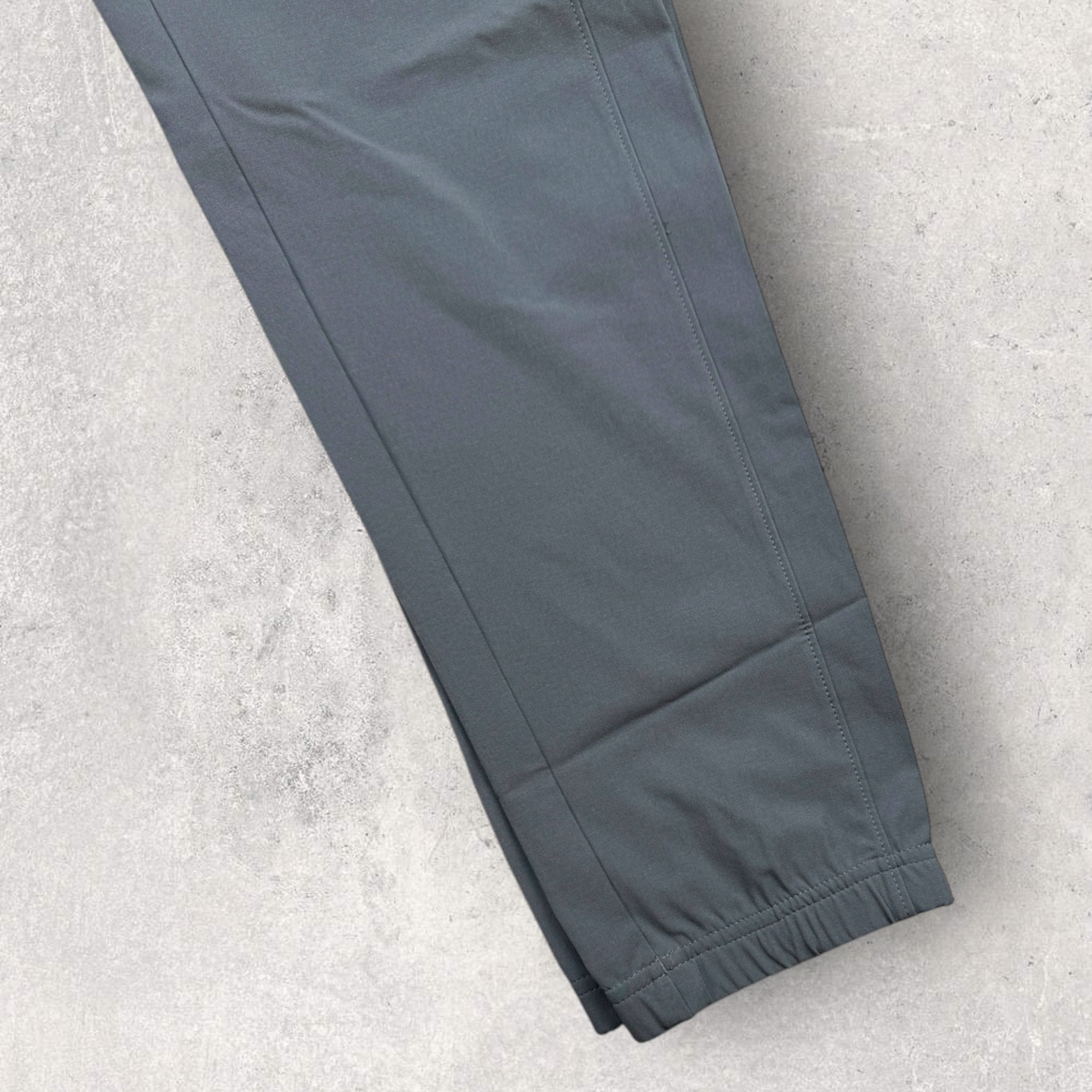 Under Armour Men's Cargo Pants - Lightweight Tactical Workout Pants with Multiple Pockets, Grey - Perfect for Gym, Hiking & Outdoor Activities