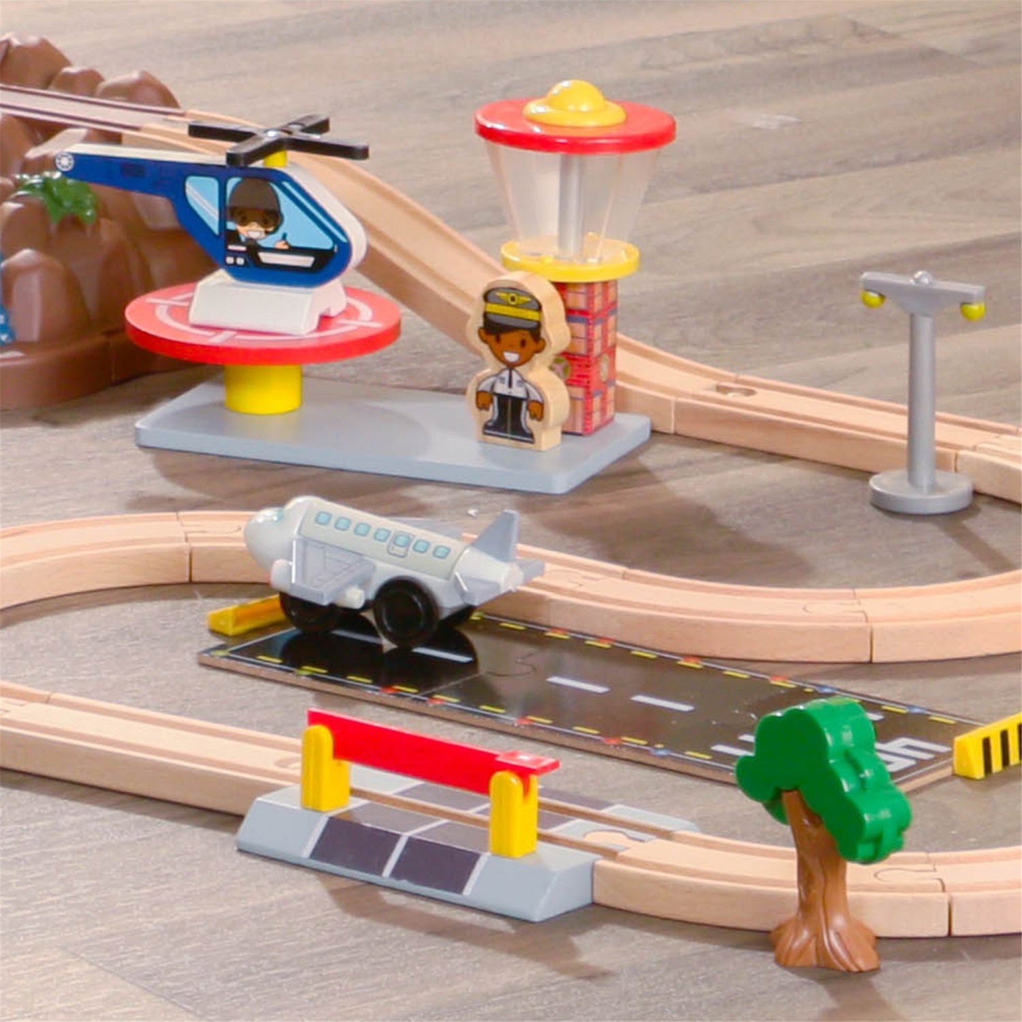 KidKraft Bucket Top Mountain Train Set - Wooden Toy Train with 100+ Pieces for Kids Ages 3+ | Perfect for Imaginative Play, Birthday Gifts & Preschool Learning Activities