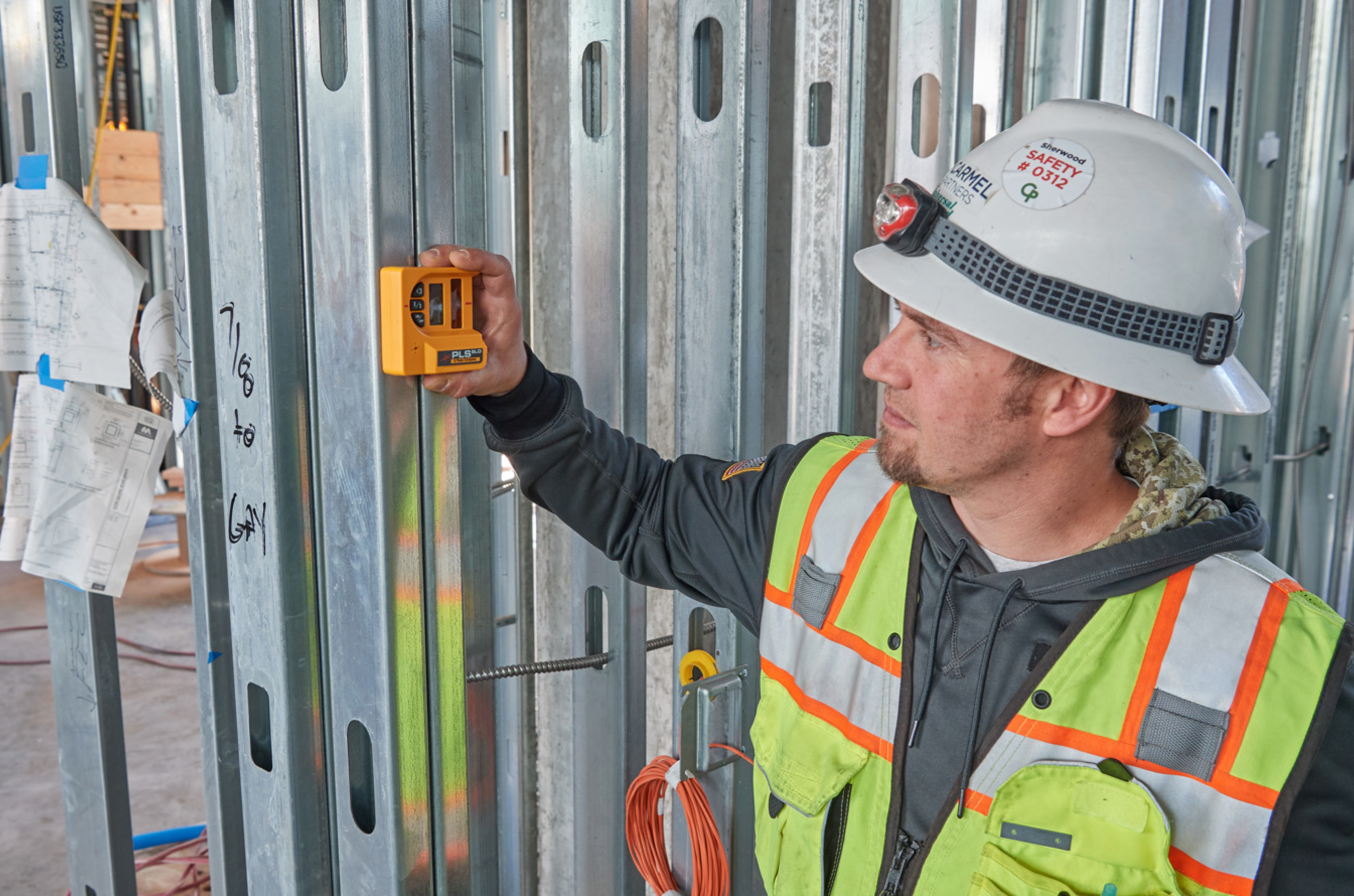 Fluke PLS SLD Red Laser Detector - Professional Laser Alignment Tool for Construction, HVAC & Electrical Work | Perfect for Leveling, Plumbing & Alignment Tasks
