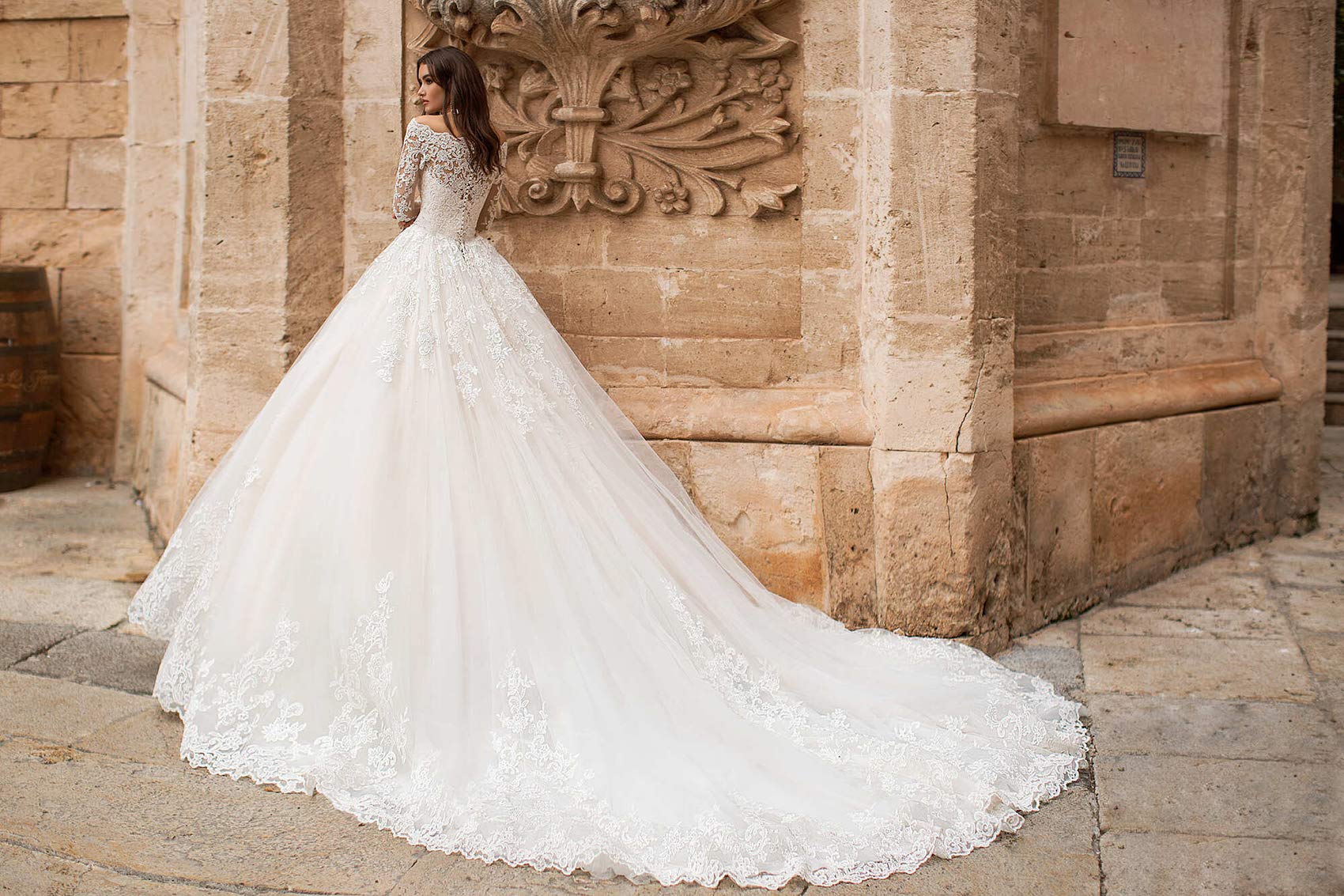 Elegant Off Shoulder Long Sleeve Lace Wedding Dress for Women - Ivory Beach Bridal Gown | Perfect for Beach Weddings, Princess-Themed Ceremonies & Romantic Photoshoots