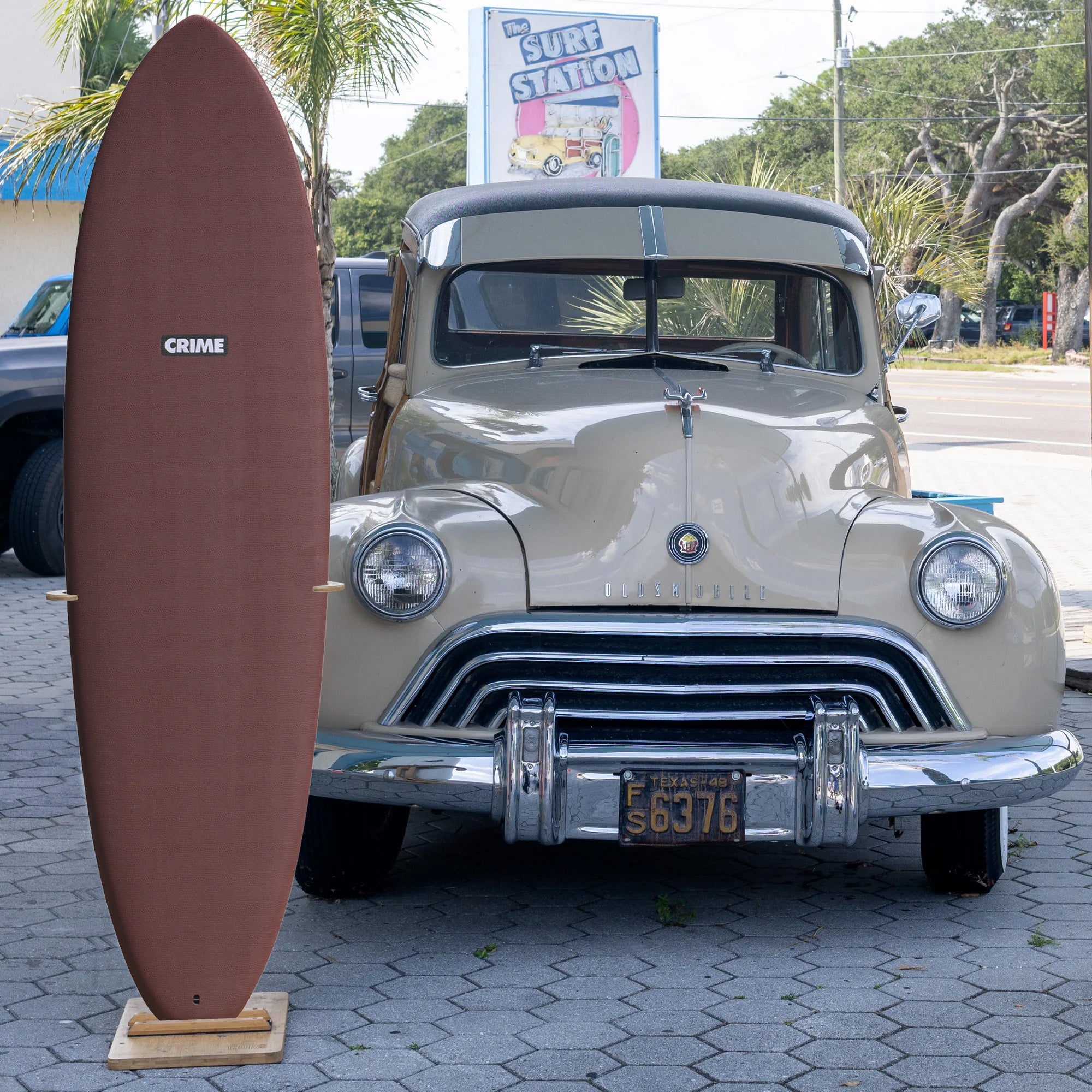 CRIME CA Twin 7'0 Soft Surfboard with FCS II Fin System - Perfect for Beginners and Intermediate Surfers in Small to Medium Waves