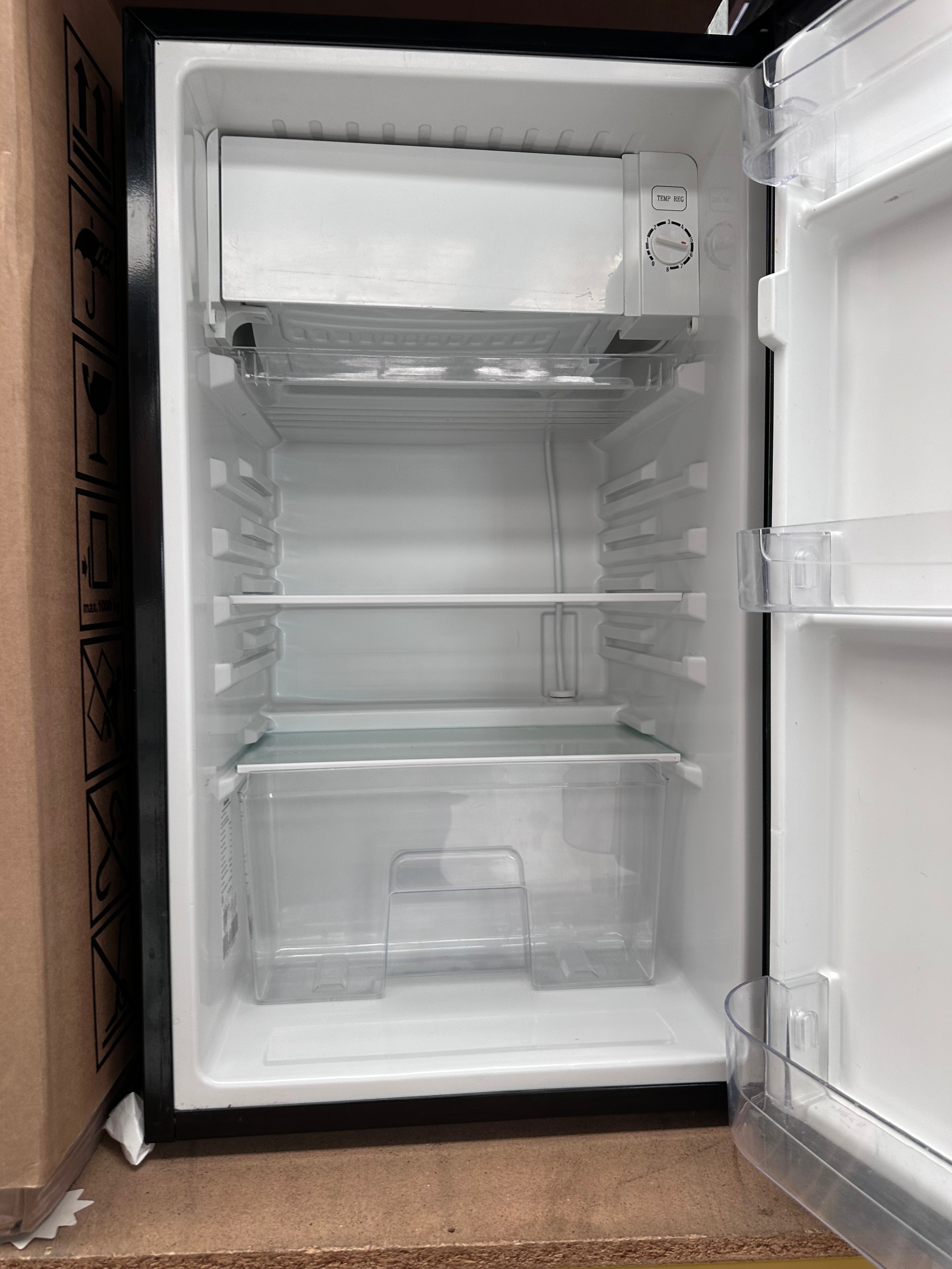 Hisense 120L Compact Refrigerator - Energy Efficient Mini Fridge for Home, Office, Dorm or Bar - Certified Refurbished with Warranty - Perfect for Beverages, Snacks & Small Space Storage