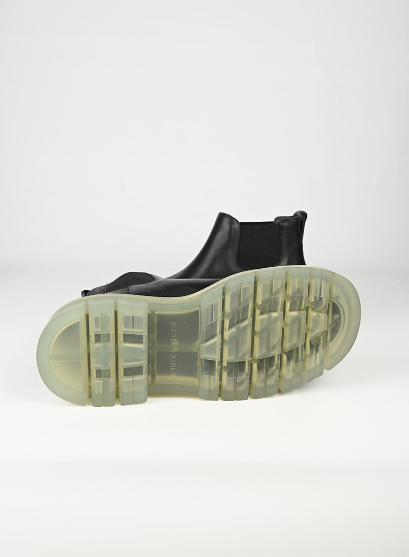 Bottega Veneta Black Leather Tire Boots Size 39 - Stylish & Comfortable for Fall/Winter Fashion Outfits