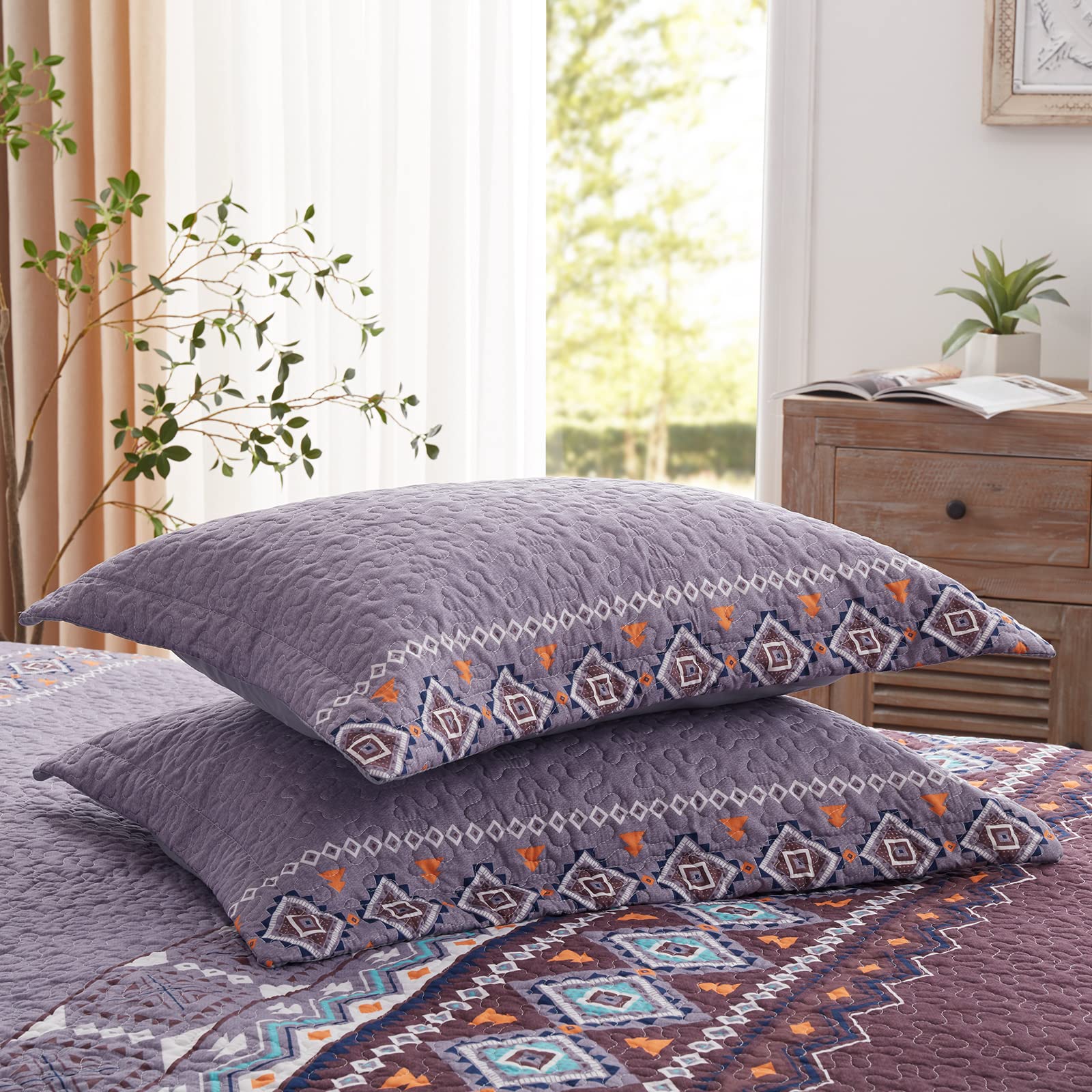 LEAONME Full/Queen Size 3-Piece Quilt Set - Lightweight Reversible Microfiber Bedspread Coverlet & 2 Pillow Shams - All Season Oversized 90x98 Inch Bohemian Purple Bedding | Perfect for Guest Rooms, Master Bedrooms & Bohemian Home Decor