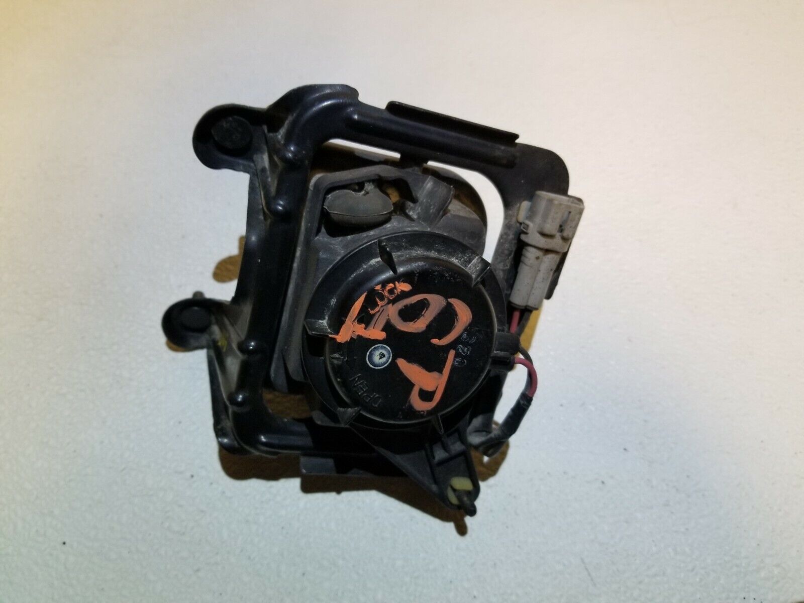 Toyota Celica Fog Light Lamp Replacement - OEM #107 Compatible with 2000-2005 Models - Perfect for Night Driving & Foggy Conditions