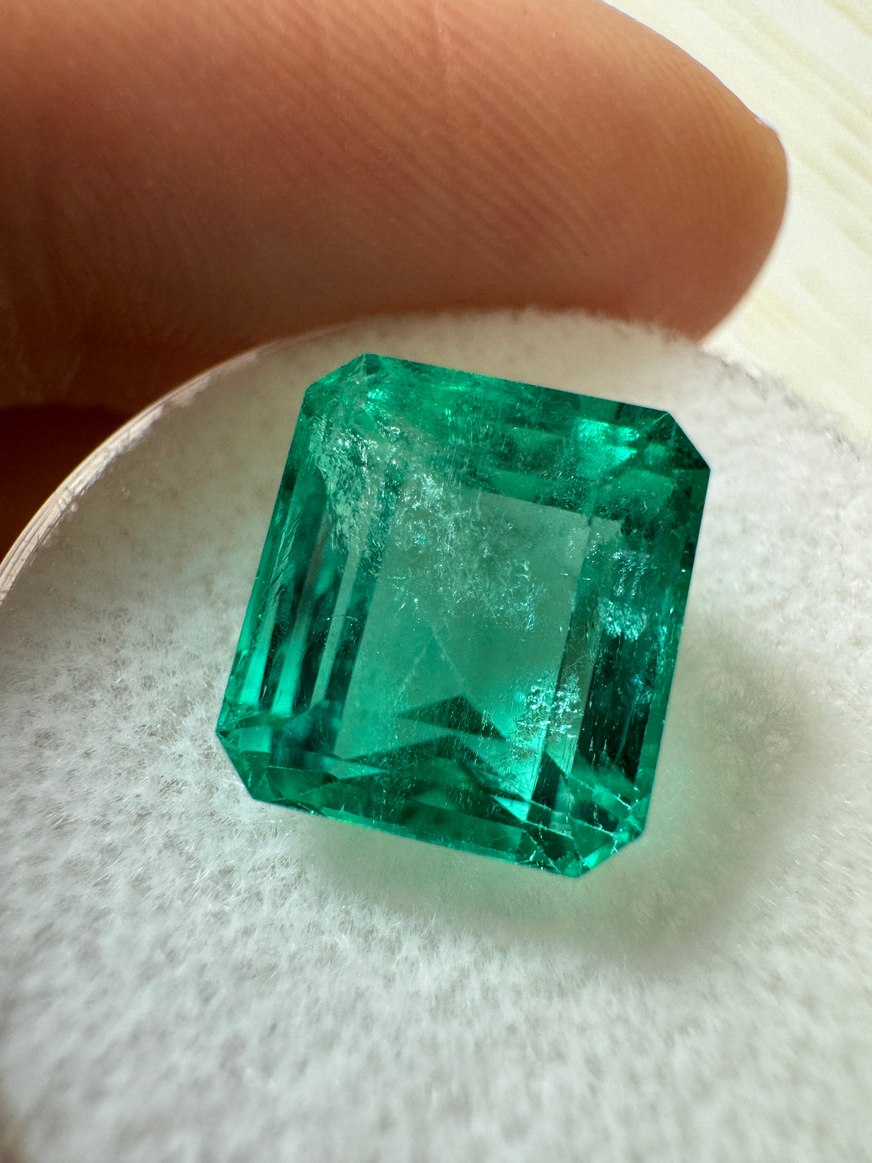 5.98 Carat 10x9mm AAA Colombian Emerald - Natural Loose Green Emerald Cut Gemstone for Jewelry Making, Engagement Rings & Fine Collections