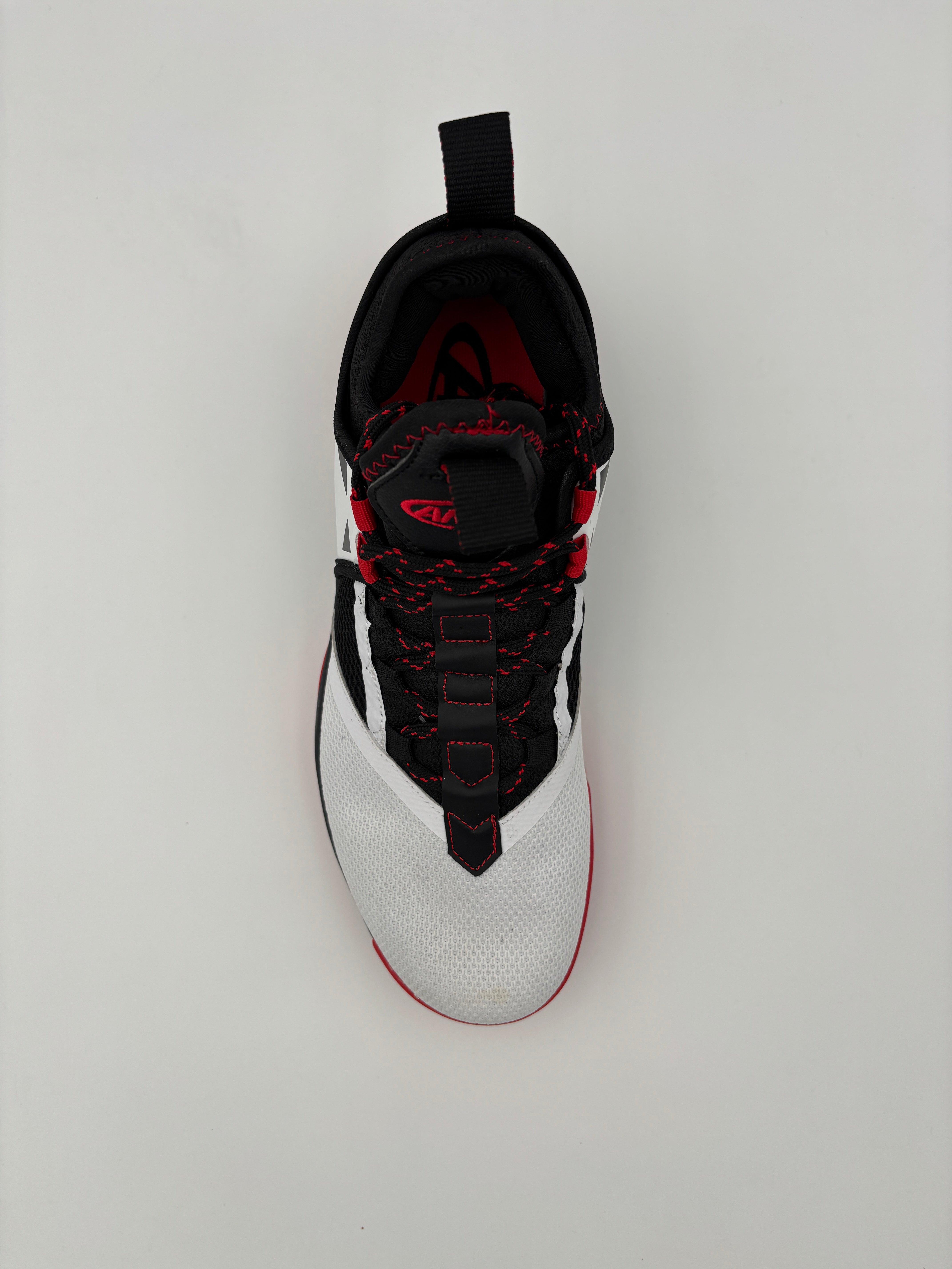 AND 1 Men's Charge Basketball Shoes - White/Black/Red - High Performance Court Shoes for Indoor & Outdoor Play - Perfect for Training, Games & Streetwear Fashion