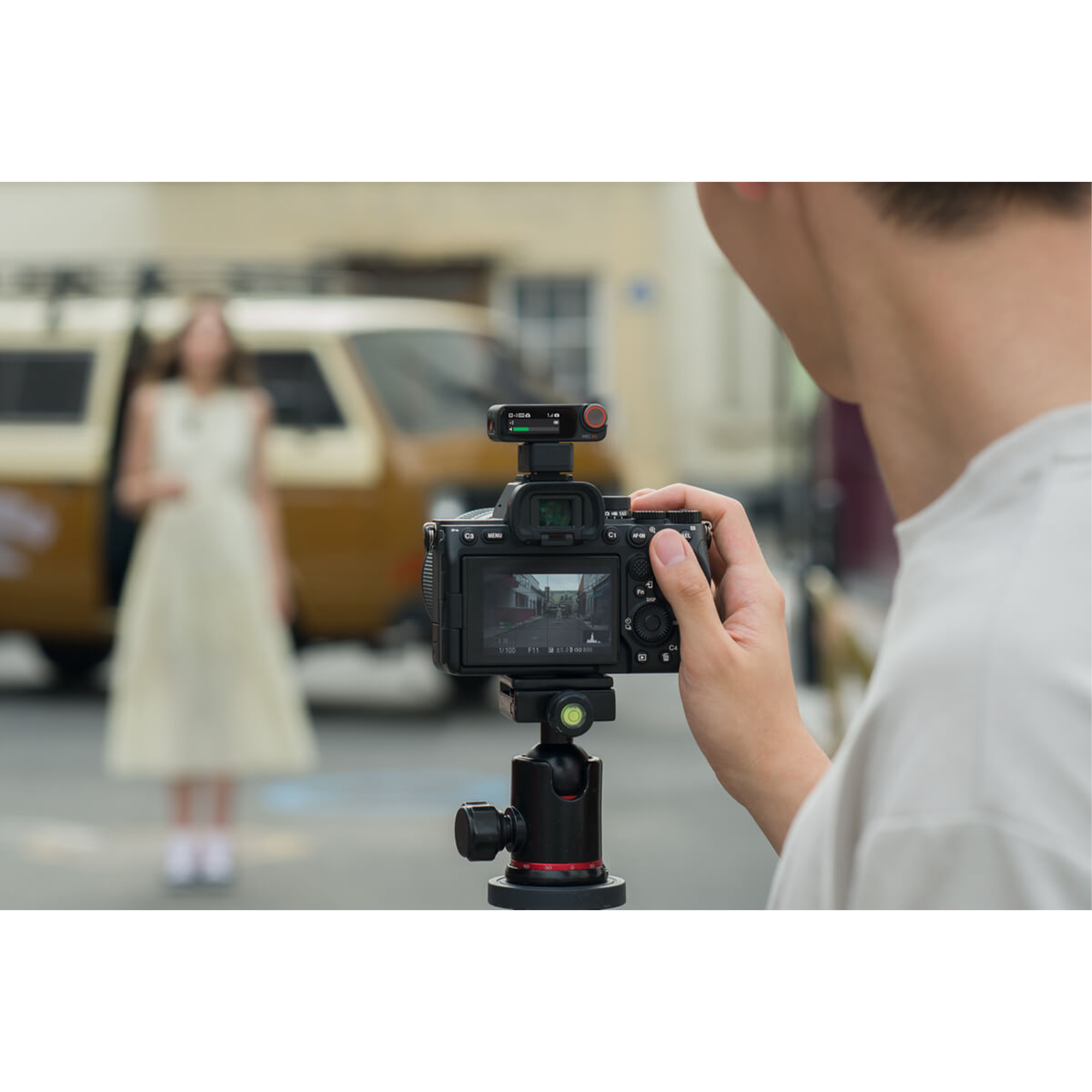 DJI Mic 2 Wireless Lavalier Microphone Camera Adapter - Professional Audio Recording for DSLR, Mirrorless Cameras & Smartphones - Perfect for Vlogging, Interviews & Live Streaming