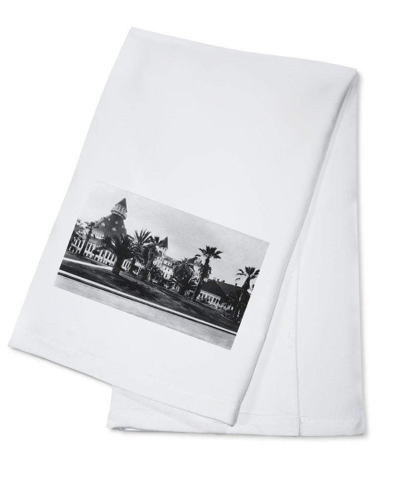 Coronado California View of Hotel del Coronado - 100% Cotton Tea Towel, Decorative Hand Towel for Kitchen & Home Decor | Perfect for Beach House, Coastal Decor & Gift Giving