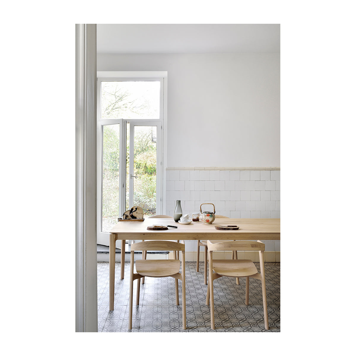 Solid Oak Dining Table - 200cm Rustic Farmhouse Style for Kitchen & Dining Room | Perfect for Family Gatherings & Dinner Parties