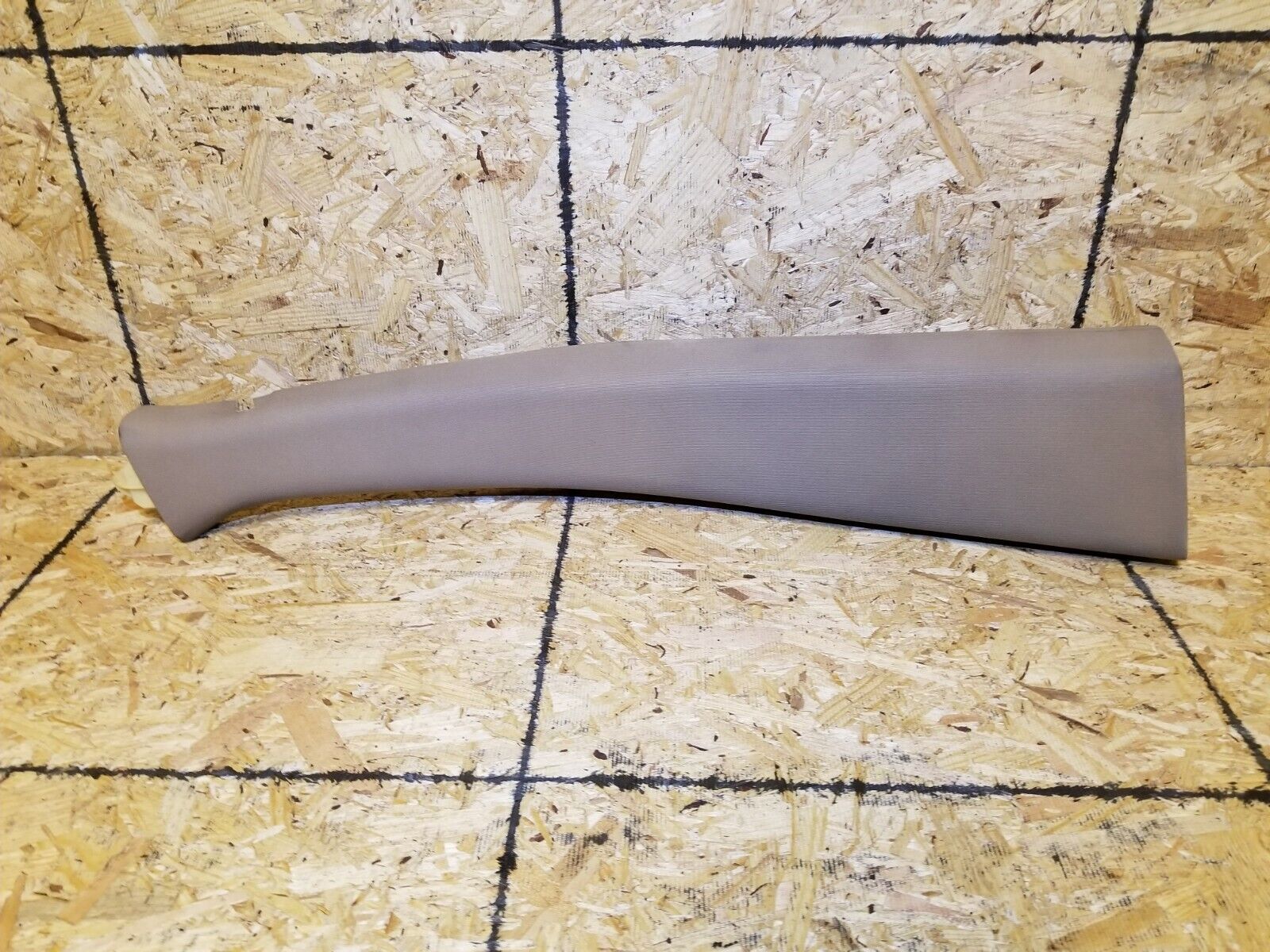 2005-2009 Cadillac SRX Right Passenger Side B Pillar Trim Replacement - OEM Quality Interior Car Part for Door Panel Protection & Style Enhancement