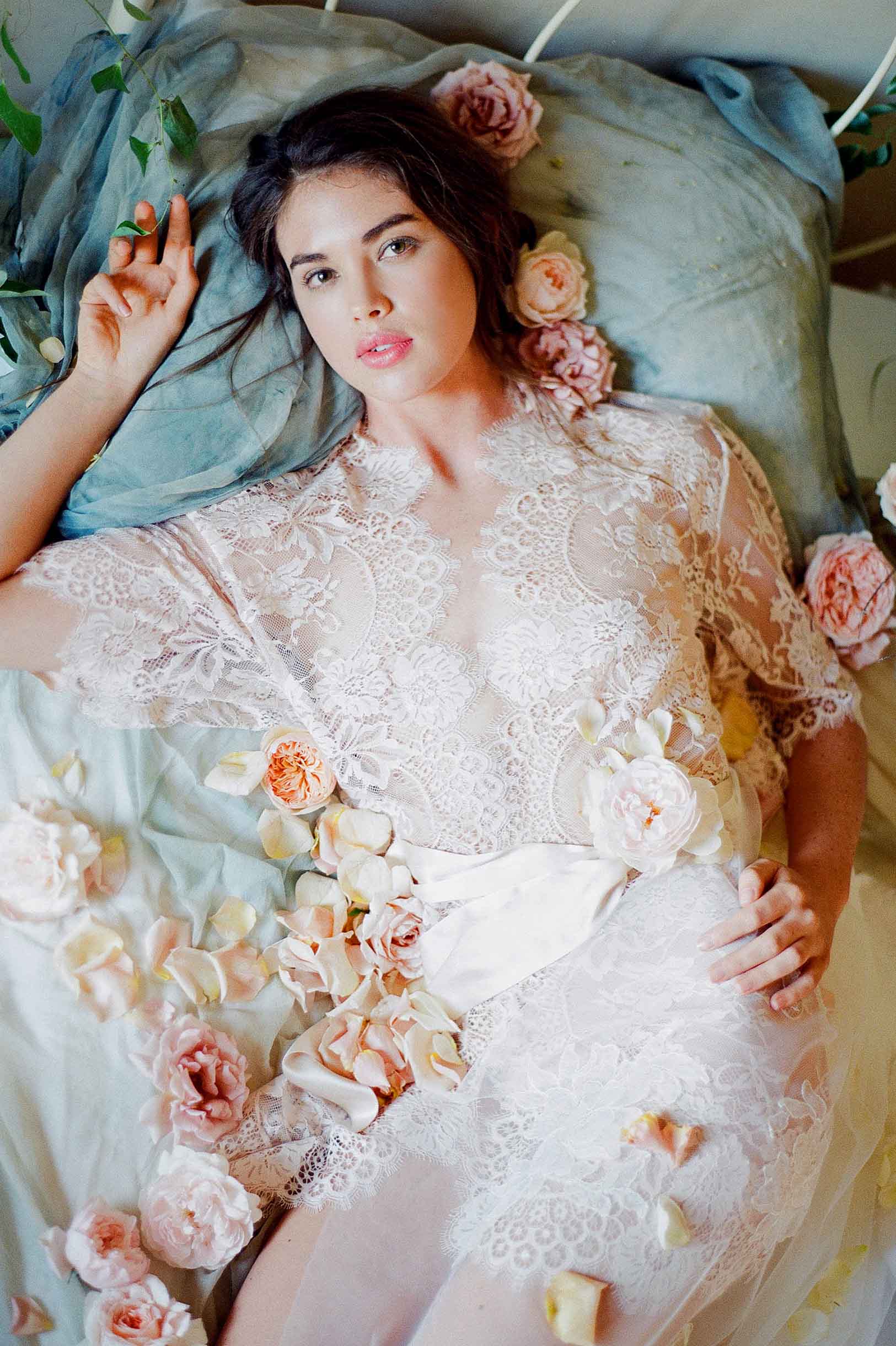 Elegant Swan Queen Bridal Lace Robe in Blush Pink - Perfect for Wedding Morning, Bridal Shower & Honeymoon Getaway