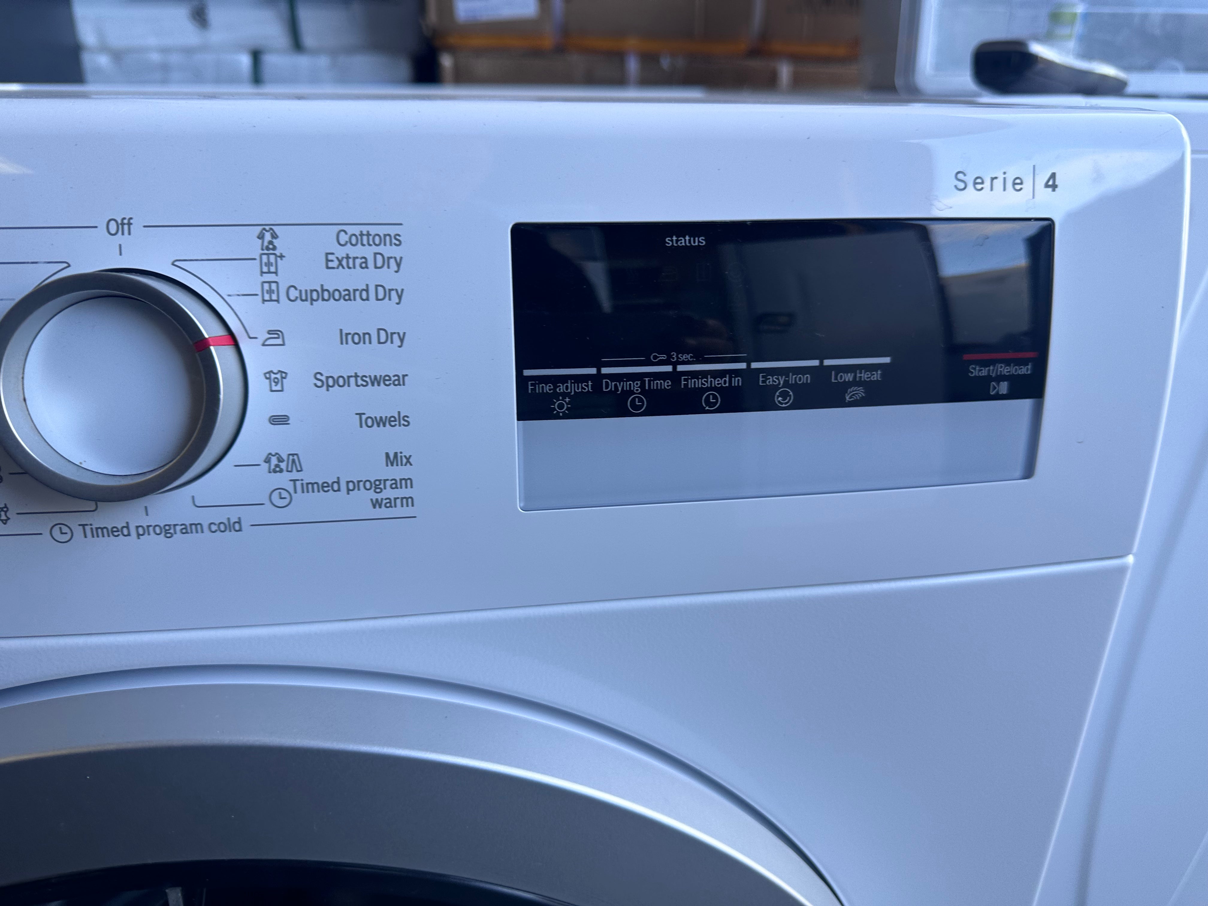 Refurbished Bosch Serie 4 8kg Heat Pump Dryer - Energy Efficient, Made in Europe | Perfect for Small Apartments & Eco-Friendly Laundry Rooms
