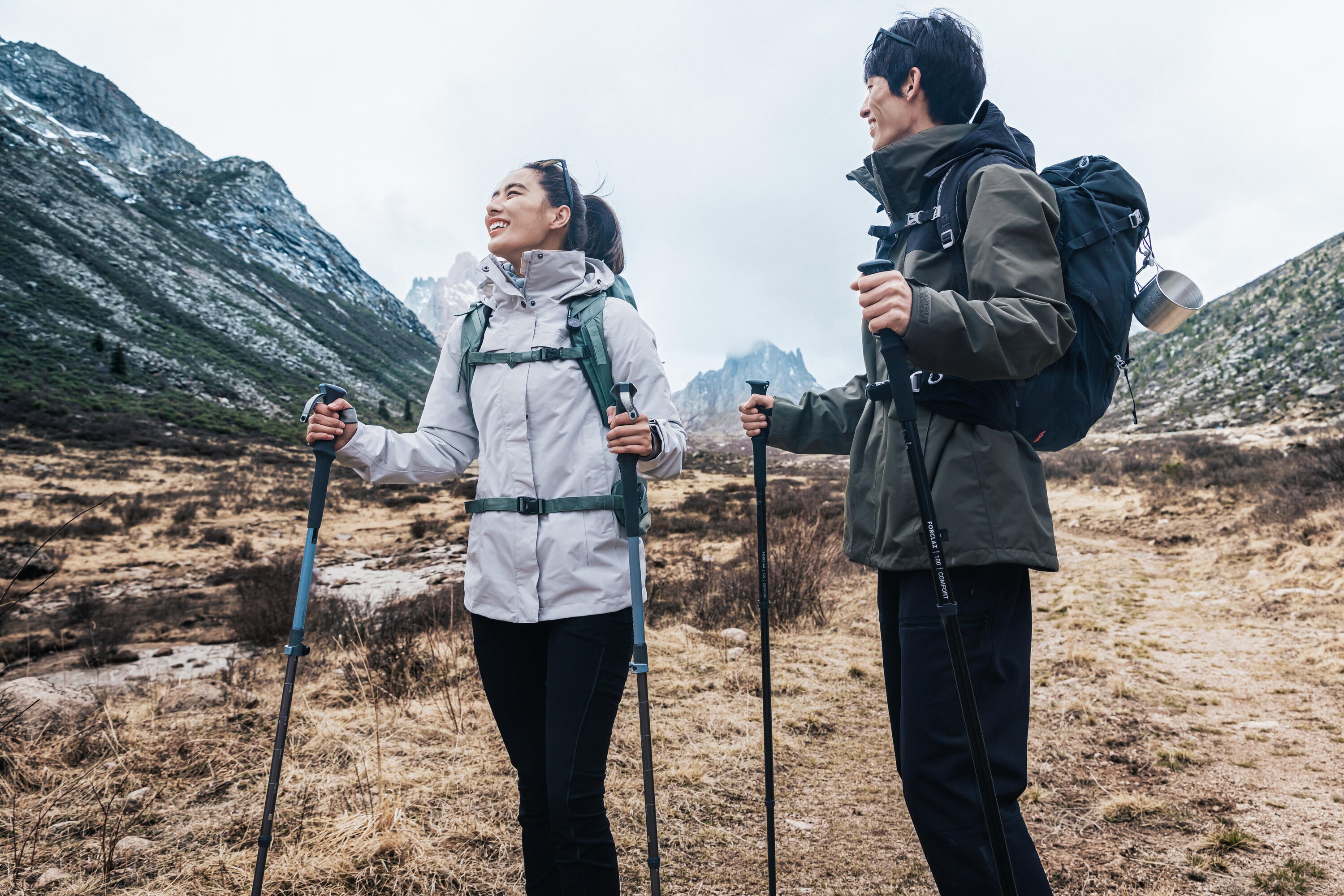 Forclaz MT100 Comfort Hiking Pole - Lightweight Adjustable Trekking Pole for Men & Women - Perfect for Mountain Climbing, Backpacking & Outdoor Adventures
