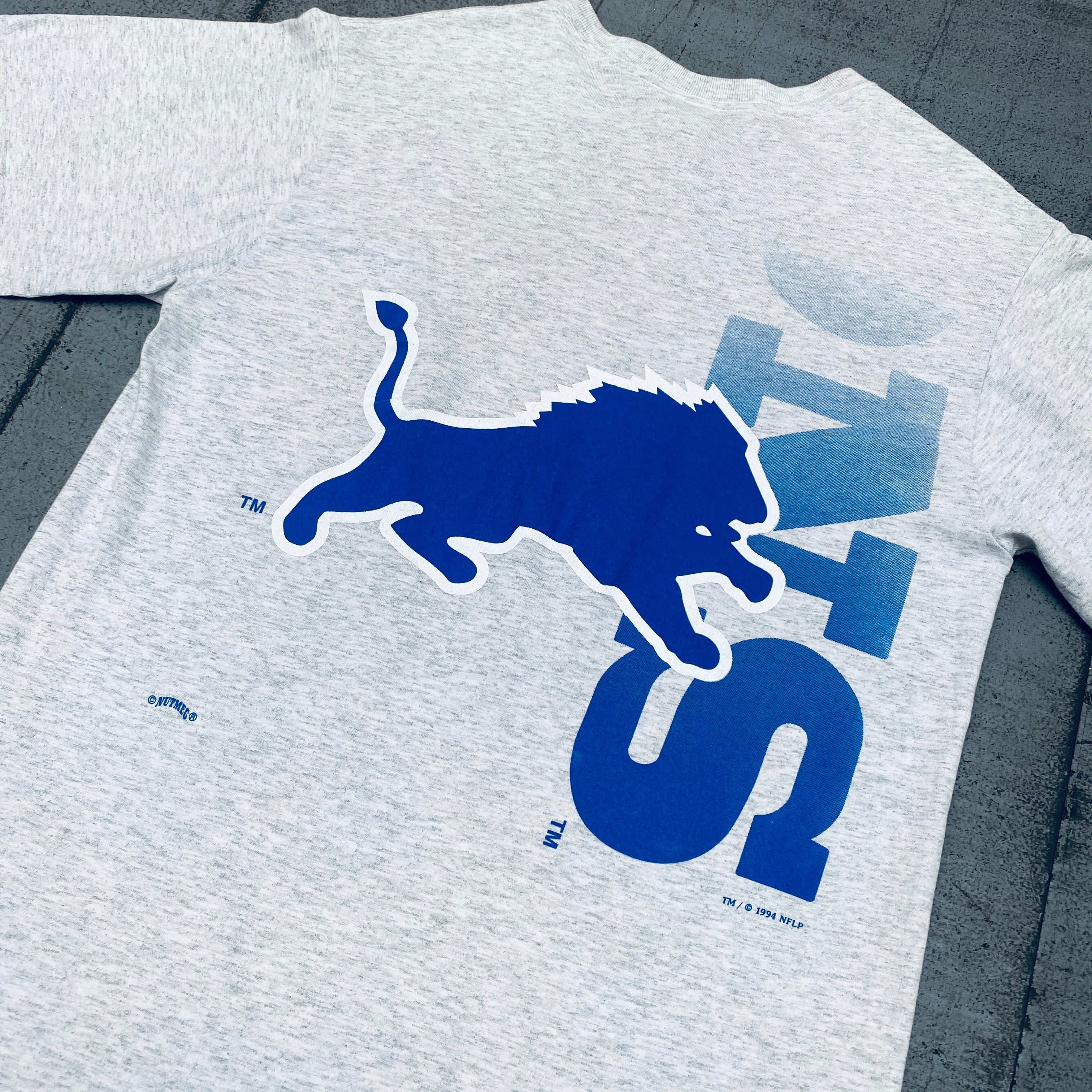 1994 Detroit Lions Nutmeg Mills Graphic Tee - Vintage NFL Football T-Shirt (Medium/Large) - Perfect for Game Day, Sports Bars & Retro Fashion