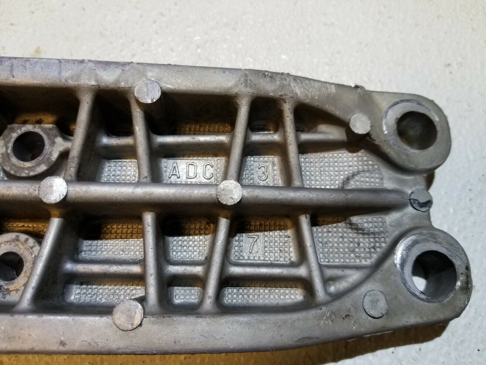 Lexus GS300 Automatic Transmission Mount Bracket OEM 00 01 02 03 04 05 - Perfect for Smooth Gear Shifting & Enhanced Driving Comfort