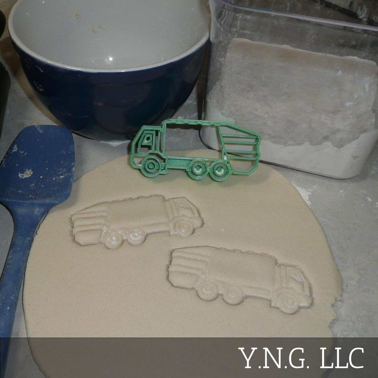 Premium USA-Made Garbage Truck Cookie Cutter - Perfect for Baking, Cake Decorating & DIY Cookie Crafts - Fun Transportation Theme for Kids' Parties & School Events