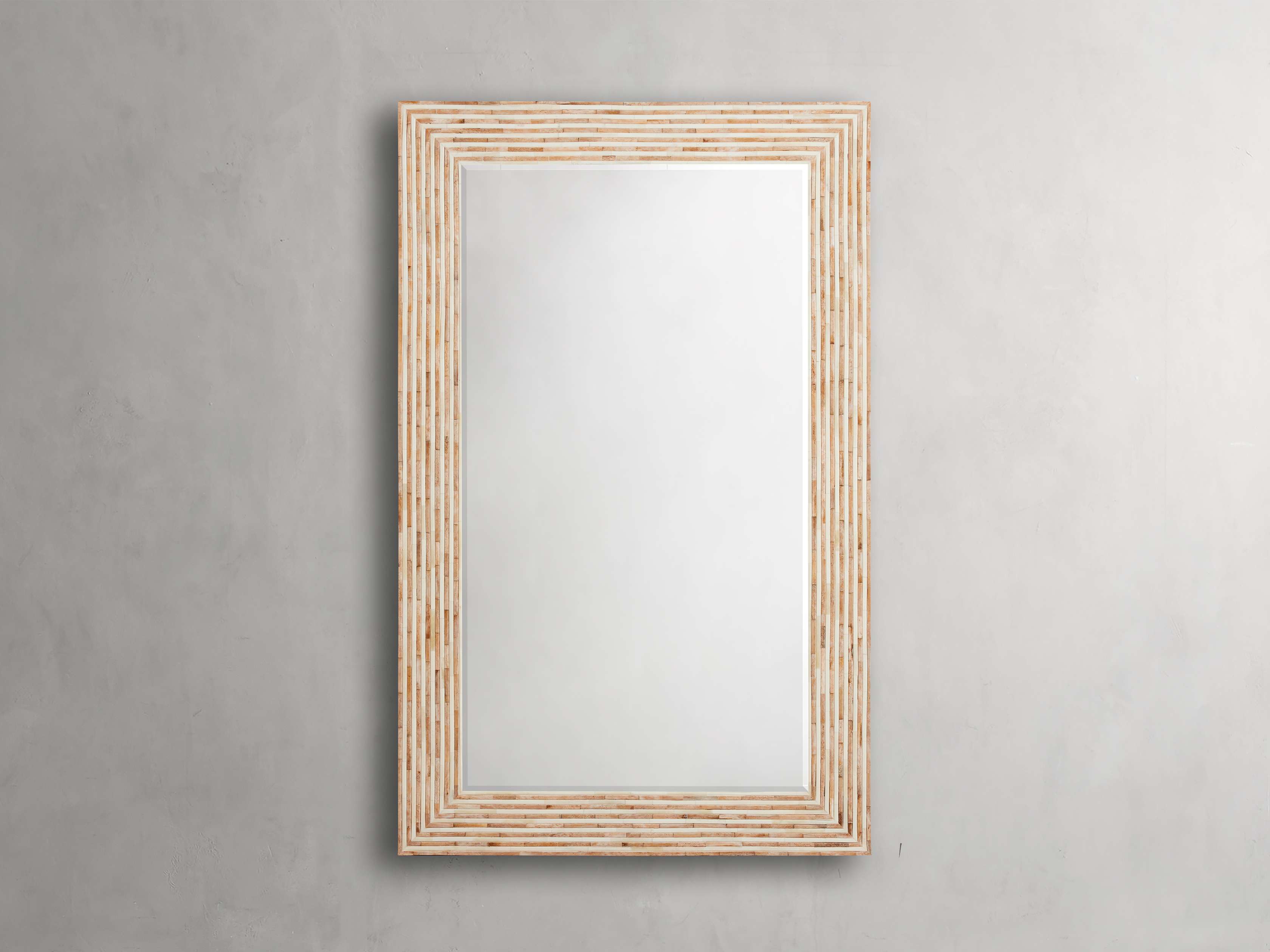 Stylish Altan Wall Mirror - Modern Decorative Round Mirror for Living Room, Bedroom, and Entryway - Perfect for Home Decor and Interior Design