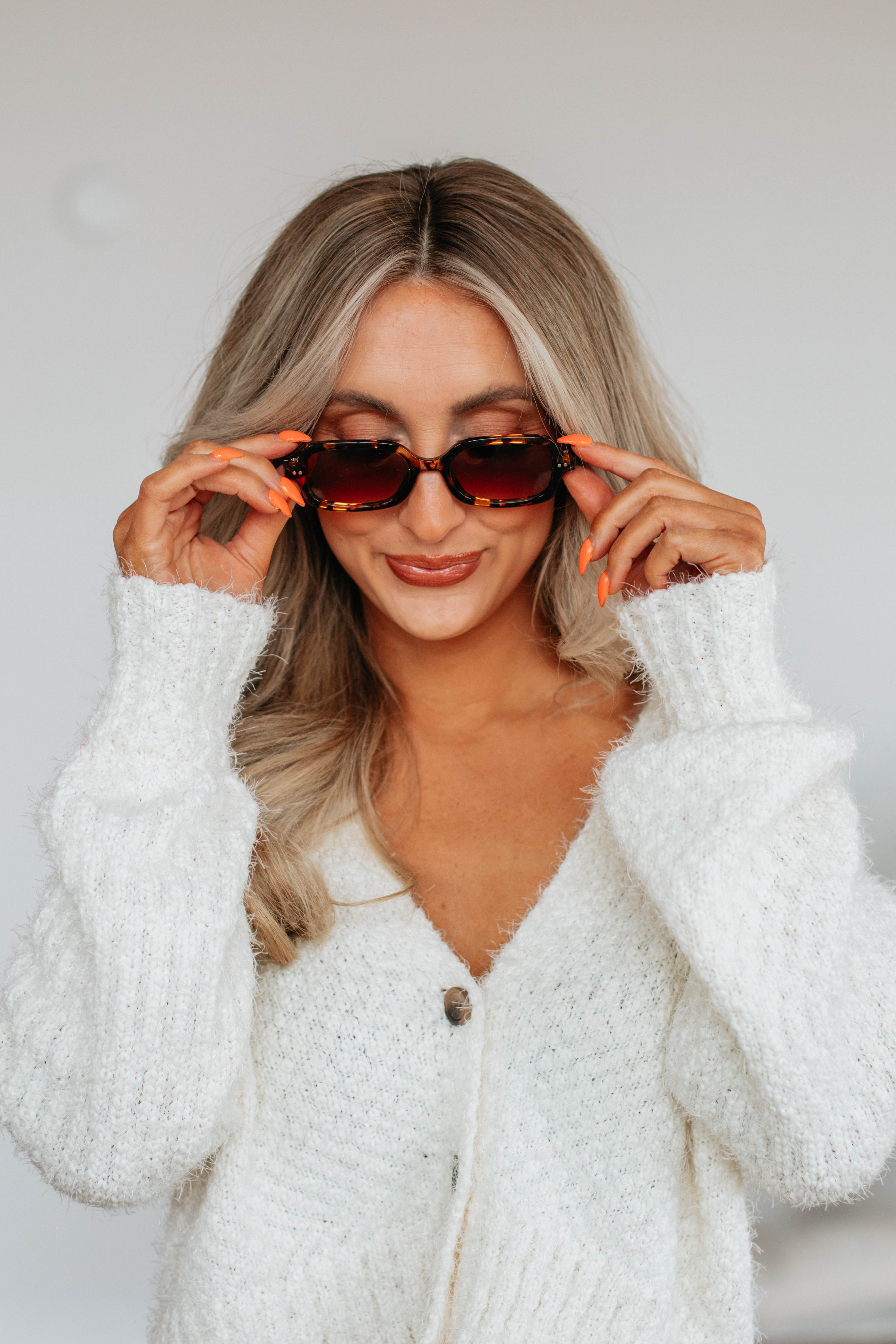 Frame Of Mind Sunglasses - Stylish UV Protection Shades for Men & Women - Perfect for Outdoor Activities, Beach, Driving & Fashion