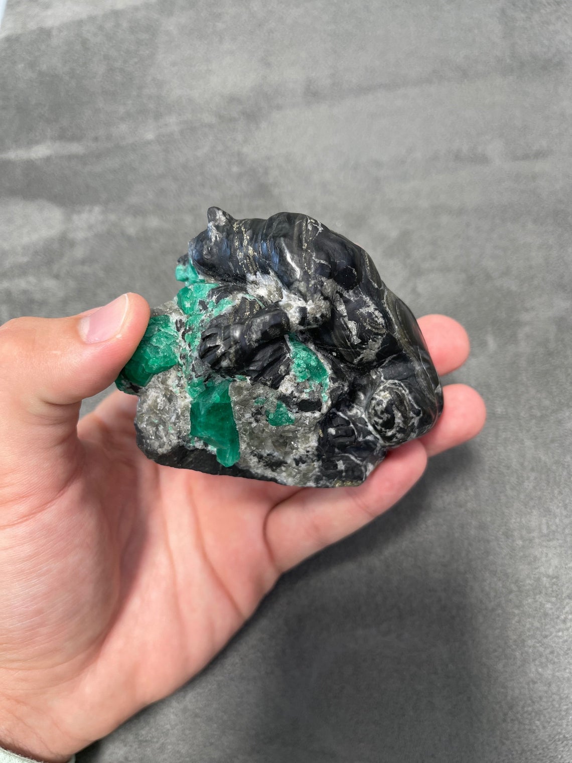 Colombian Emerald Black Jaguar Rough Crystal Sculpture - Handcrafted Gemstone Art for Home Decor, Meditation & Spiritual Healing