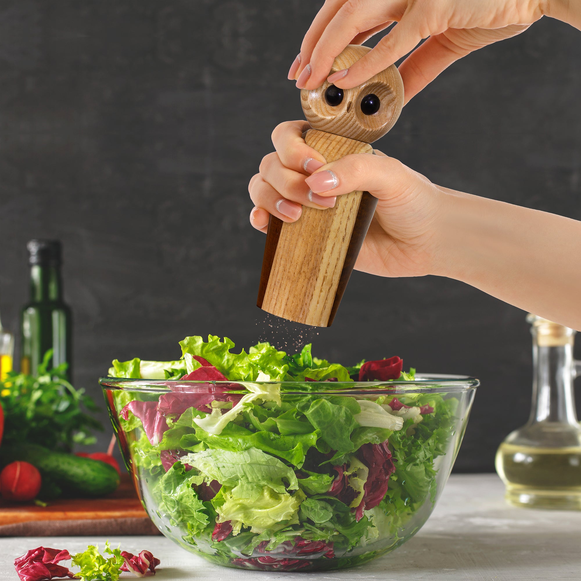 Premium Owl-Shaped Pepper Grinder - Handcrafted Wooden Salt and Pepper Mill with Ceramic Mechanism - Perfect for Kitchen, Dining Table & Gift Giving