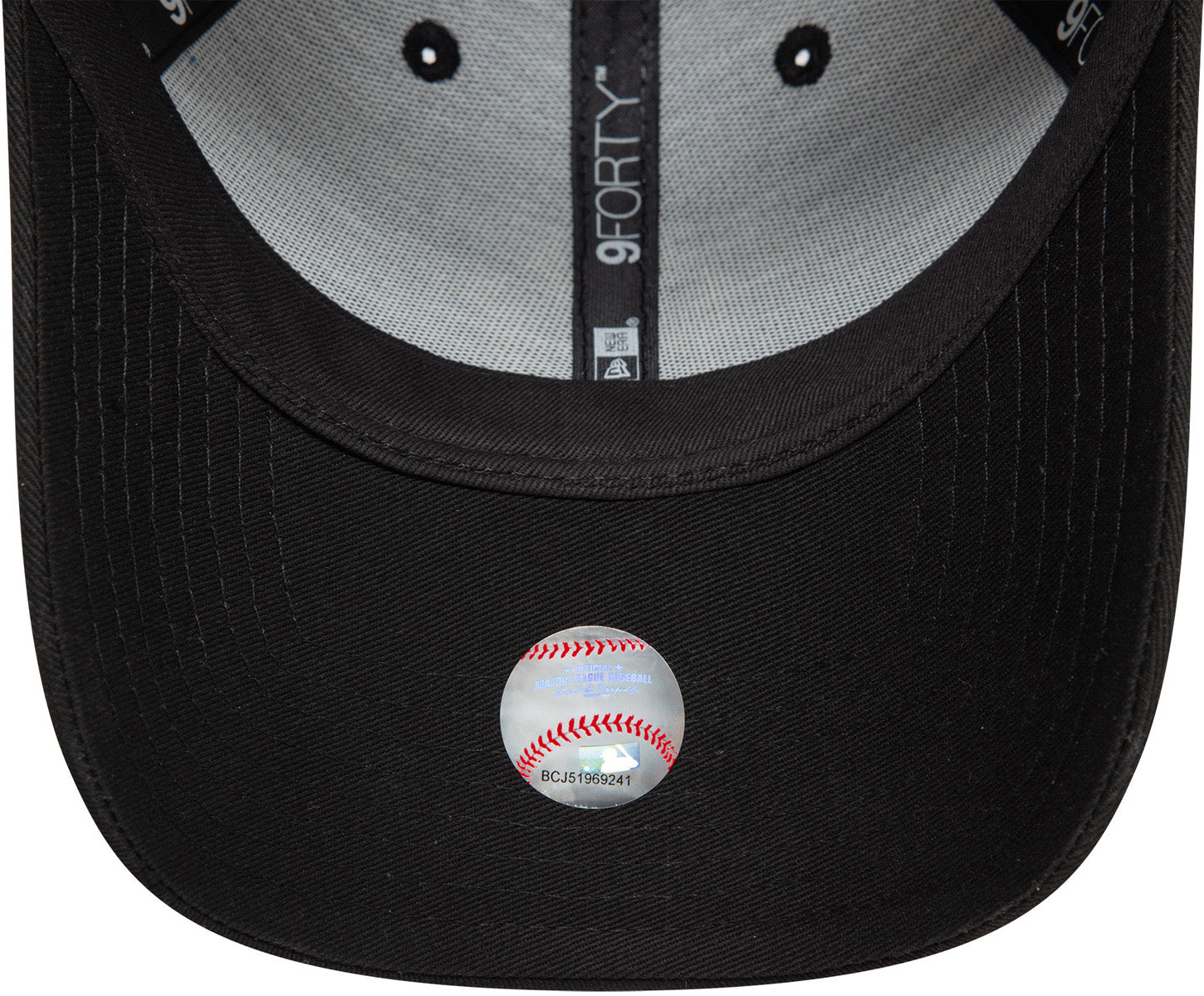 New York Yankees New Era 9Forty League Essential Black Baseball Cap - Adjustable Snapback Hat for Men & Women - Perfect for Baseball Games, Streetwear Fashion & Casual Outfits