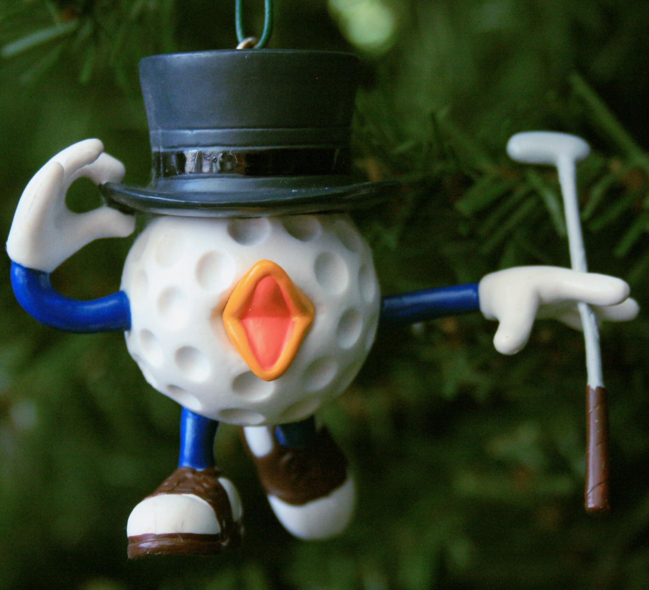 Golf Ball Christmas Tree Ornament - Birdie Figurine Holiday Decor for Golf Lovers | Perfect Golf-Themed Gift for Xmas Tree & Office Decor
