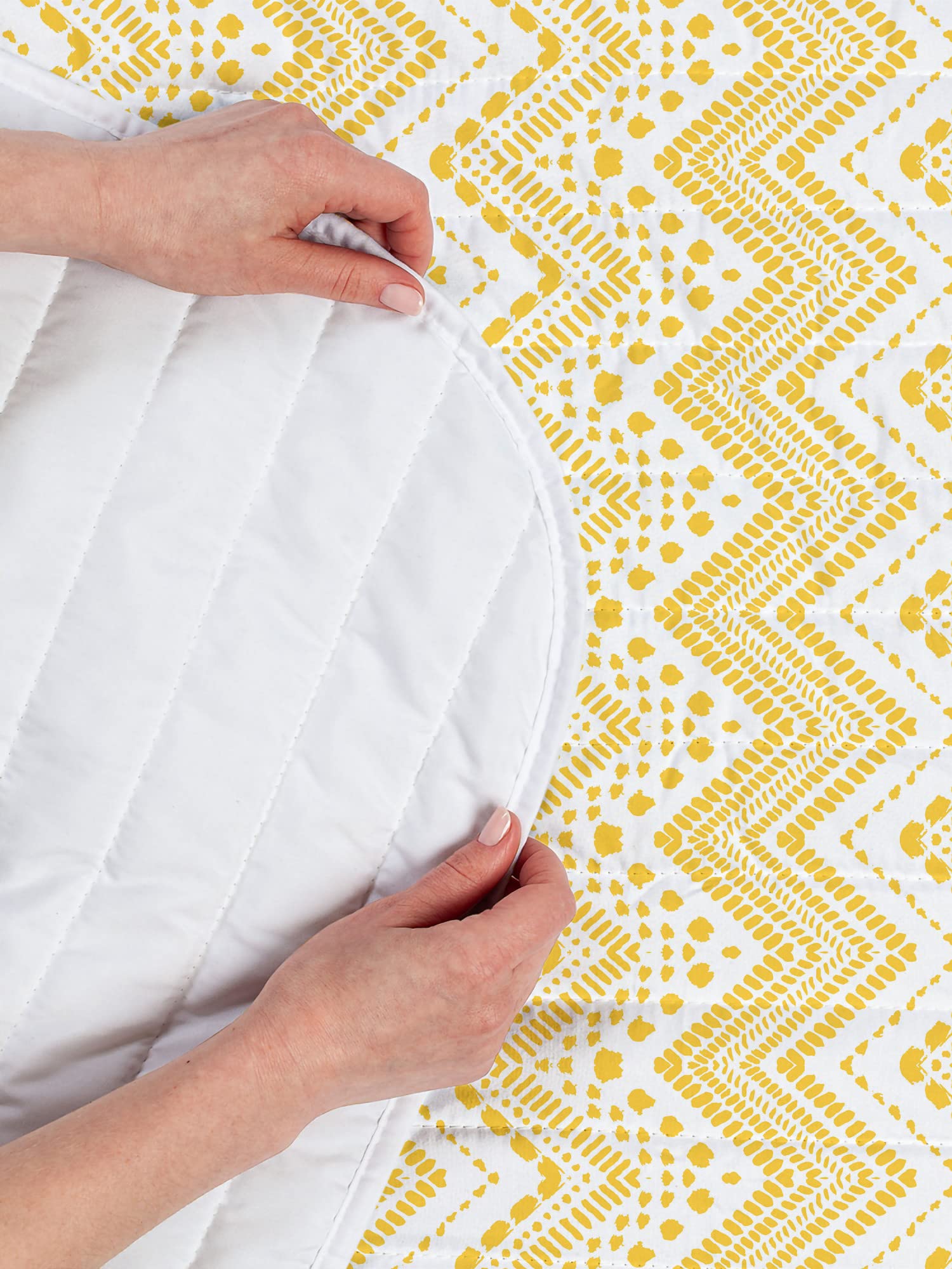 Ambesonne Yellow Chevron Microfiber Bedspread Set - Twin Size Mustard White | Hand Drawn Aztec Pattern with Dashed Lines | Soft Bedding Set Includes Comforter & Pillow Sham | Perfect for Bohemian Bedroom Decor & Guest Room Styling