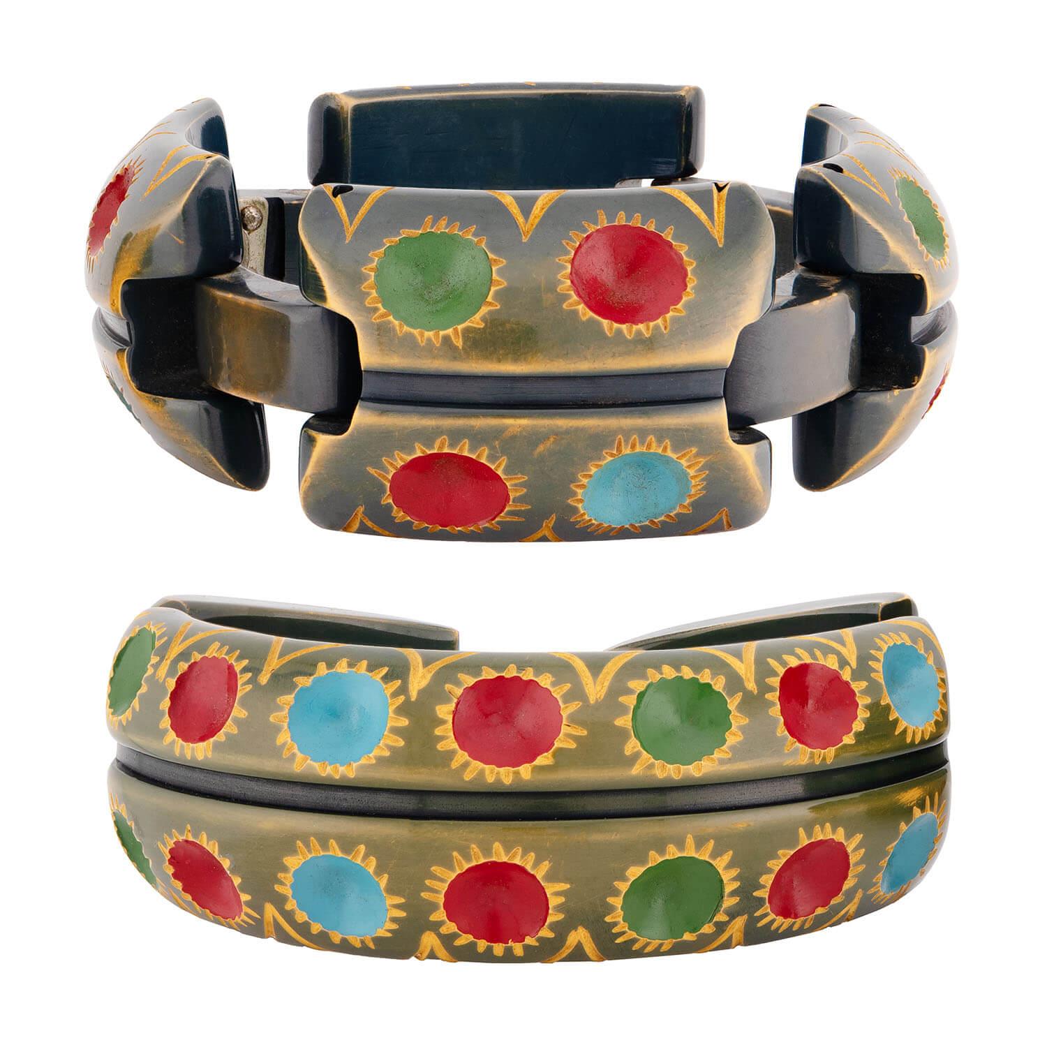 Vintage Bakelite Carved Clamper & Link Bracelet Set - 1940s Style Jewelry for Women, Unique Retro Accessories for Parties, Weddings & Special Occasions