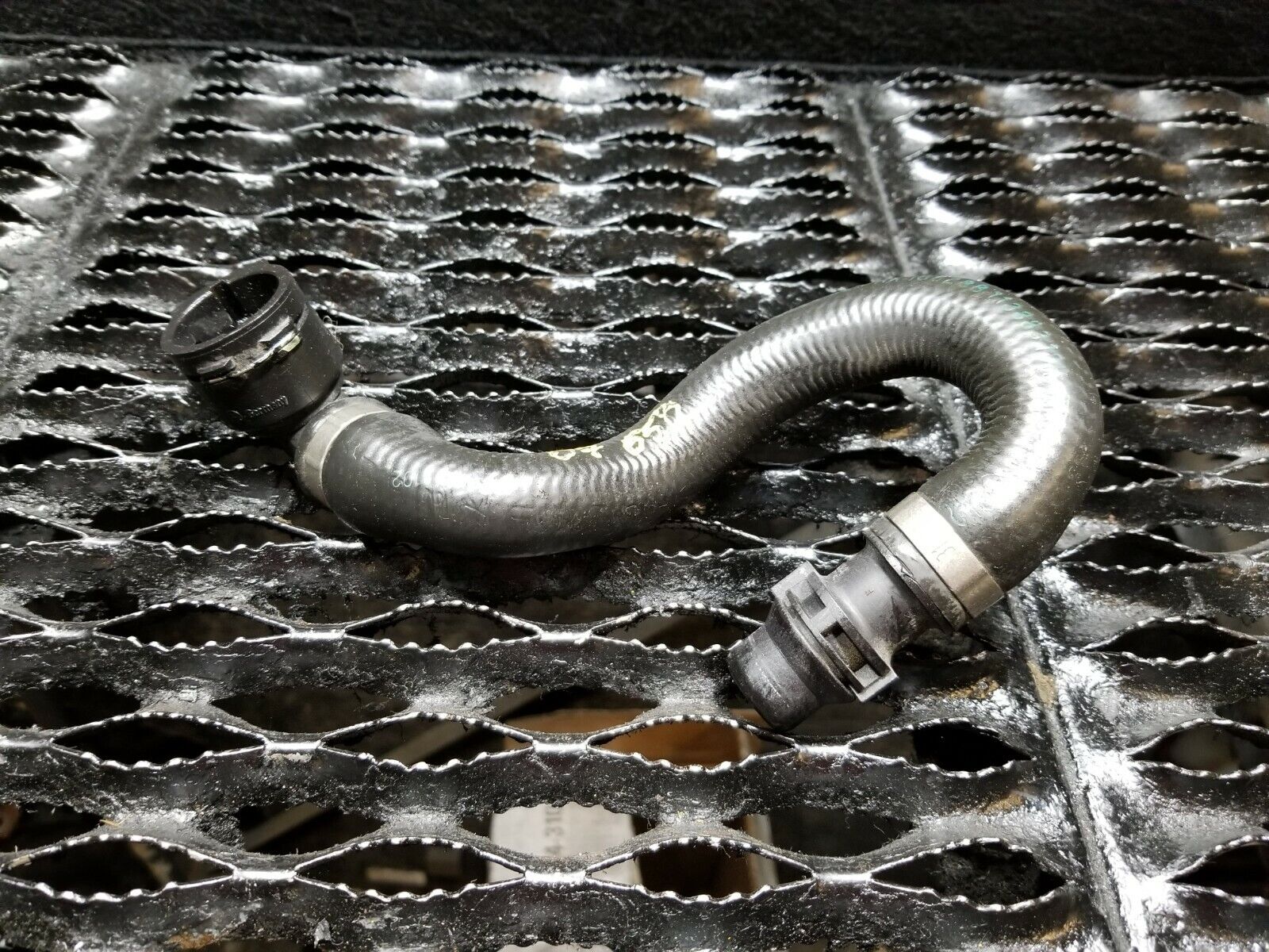 06-10 BMW 650i E63 OEM Radiator Coolant Hose Pipe - Replacement for Engine Cooling System, Perfect for DIY Car Repair & Maintenance