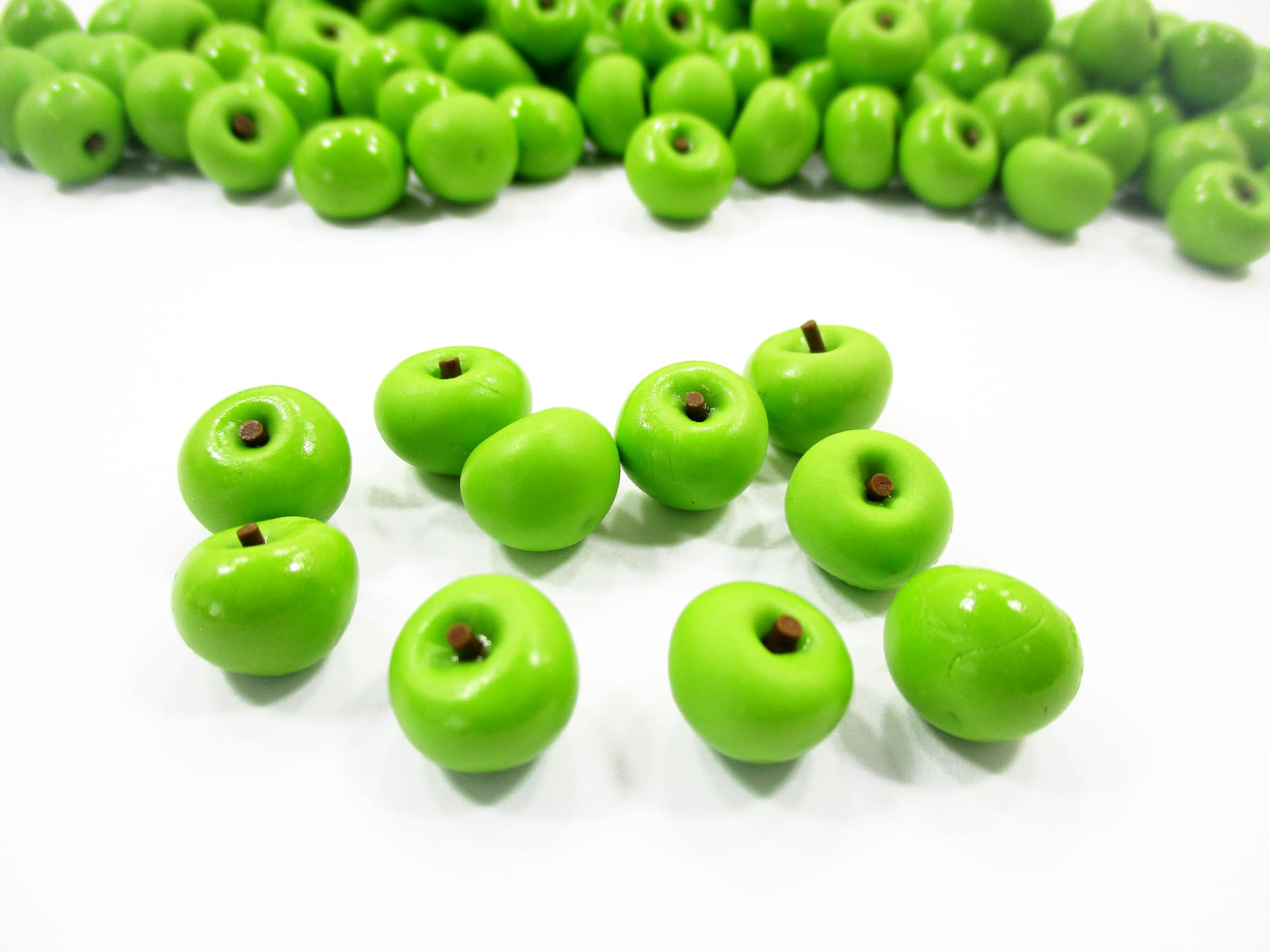 20PCS Miniature Green Apple Dollhouse Food Decorations - Tiny Realistic Fruit Accessories for Dollhouse, DIY Crafts, and Fairy Garden Scenes | Perfect for Miniature Displays, Model Train Sets, and DIY Projects
