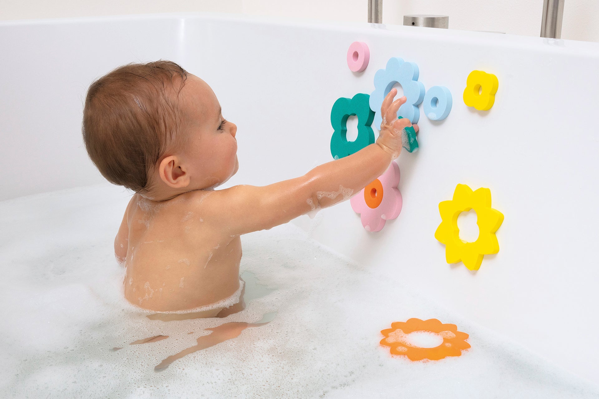 Quut Soft Foam Bath Puzzle Toy - Flower Power Design for Kids | Safe Non-Toxic Bathtub Toys | Fun Educational Play for Toddlers & Preschoolers | Perfect for Bath Time, Pool & Indoor Play