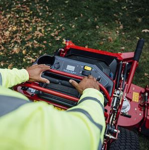 Toro 18560 Grandstand Revolution Zero-Turn Lawn Mower - 60-Inch Cutting Deck, Commercial Grade for Large Yards & Landscaping | Perfect for Golf Courses, Parks & Professional Landscaping