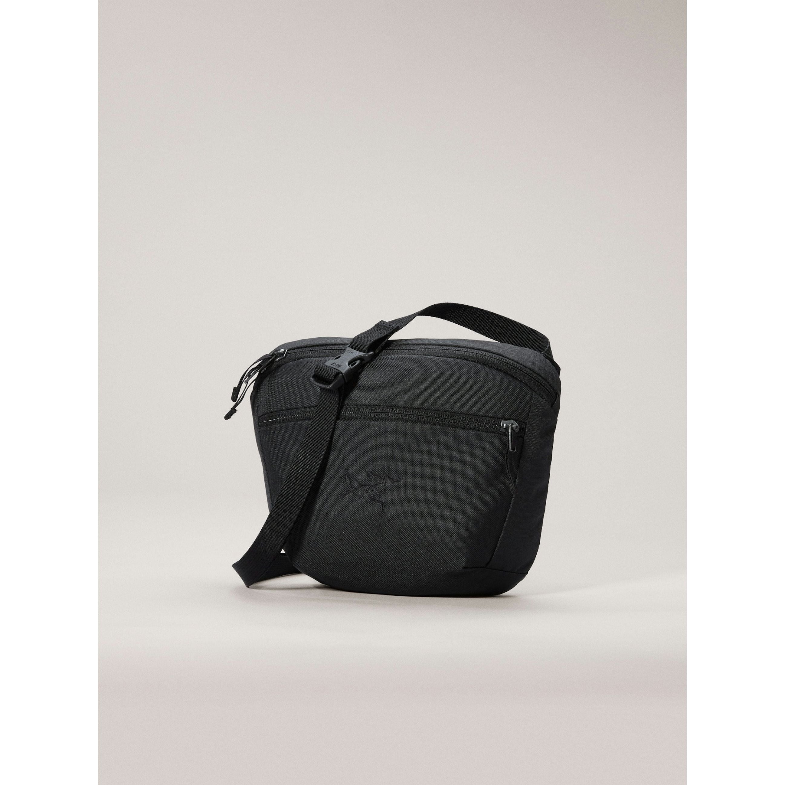 Arc'teryx Mantis 2 Waist Pack - Lightweight Durable Fanny Pack for Hiking, Travel & Everyday Use - Water-Resistant Outdoor Gear for Men & Women