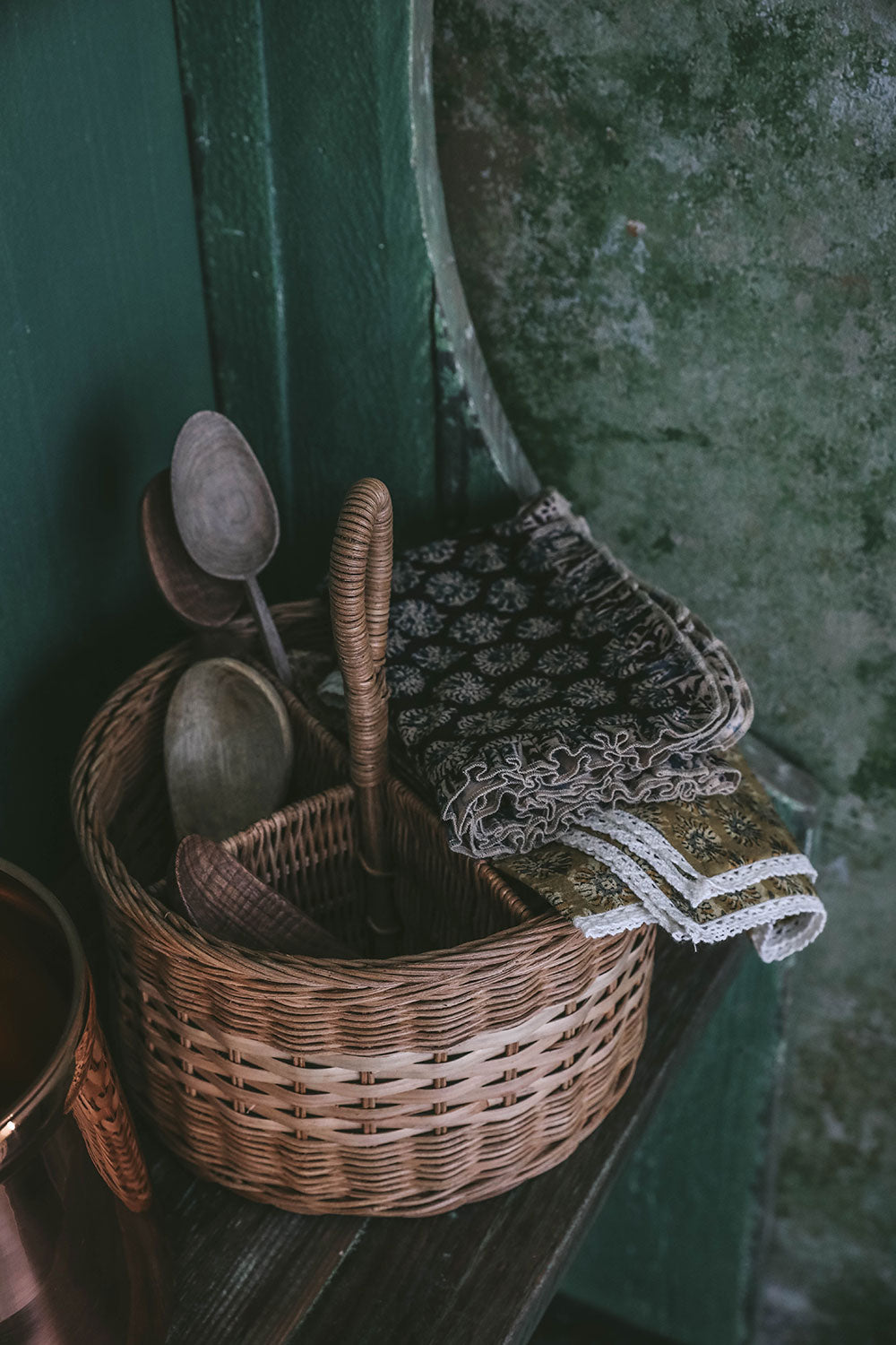 Premium Rattan Caddy Basket - Handwoven Storage Organizer for Bathroom, Kitchen & Home Decor - Perfect for Towels, Toiletries & Spa Essentials
