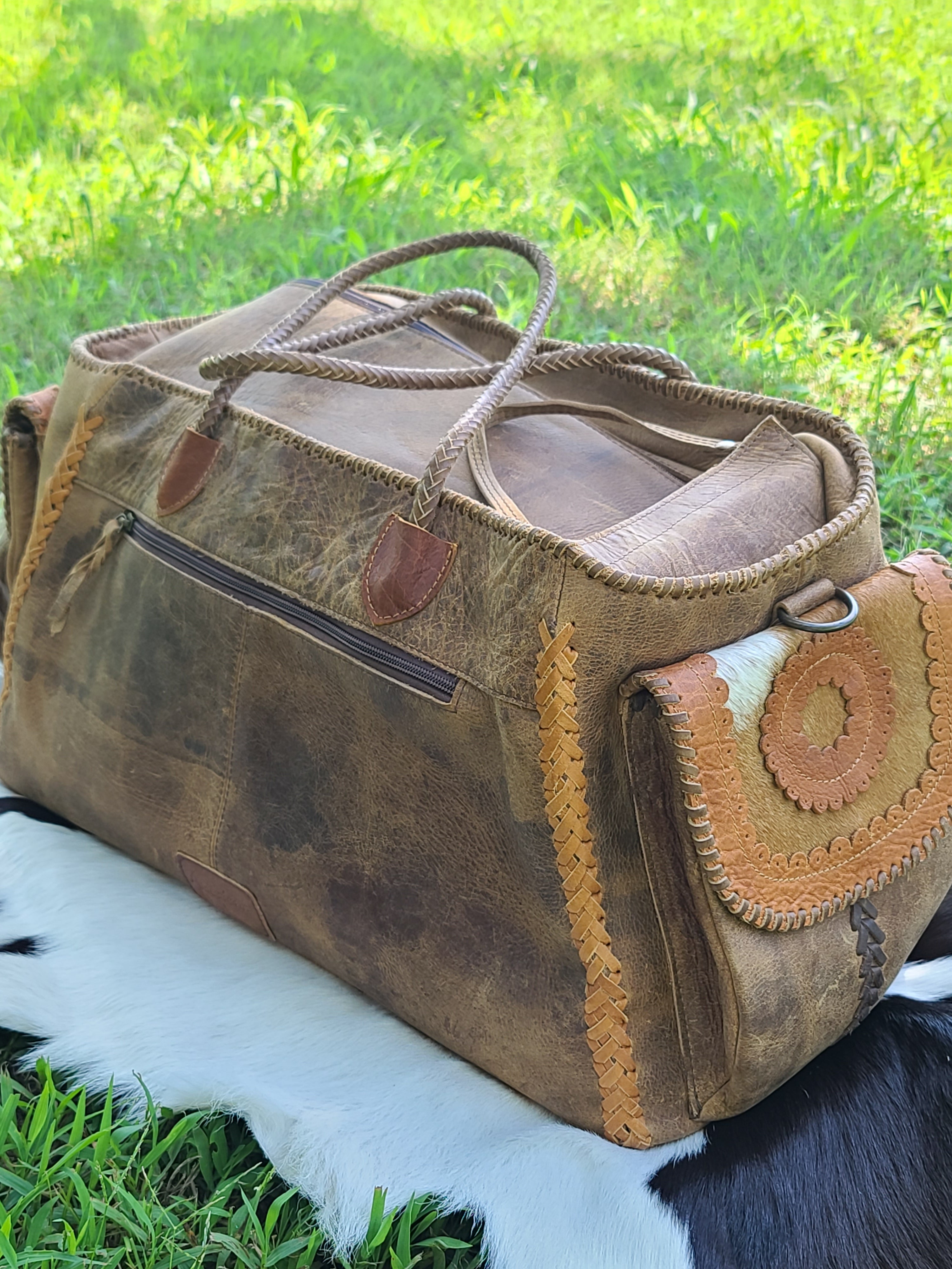 Premium American Darling Genuine Cowhide Duffle Bag - Stylish & Durable Travel Duffel for Men & Women - Perfect for Gym, Weekend Getaways & Business Trips