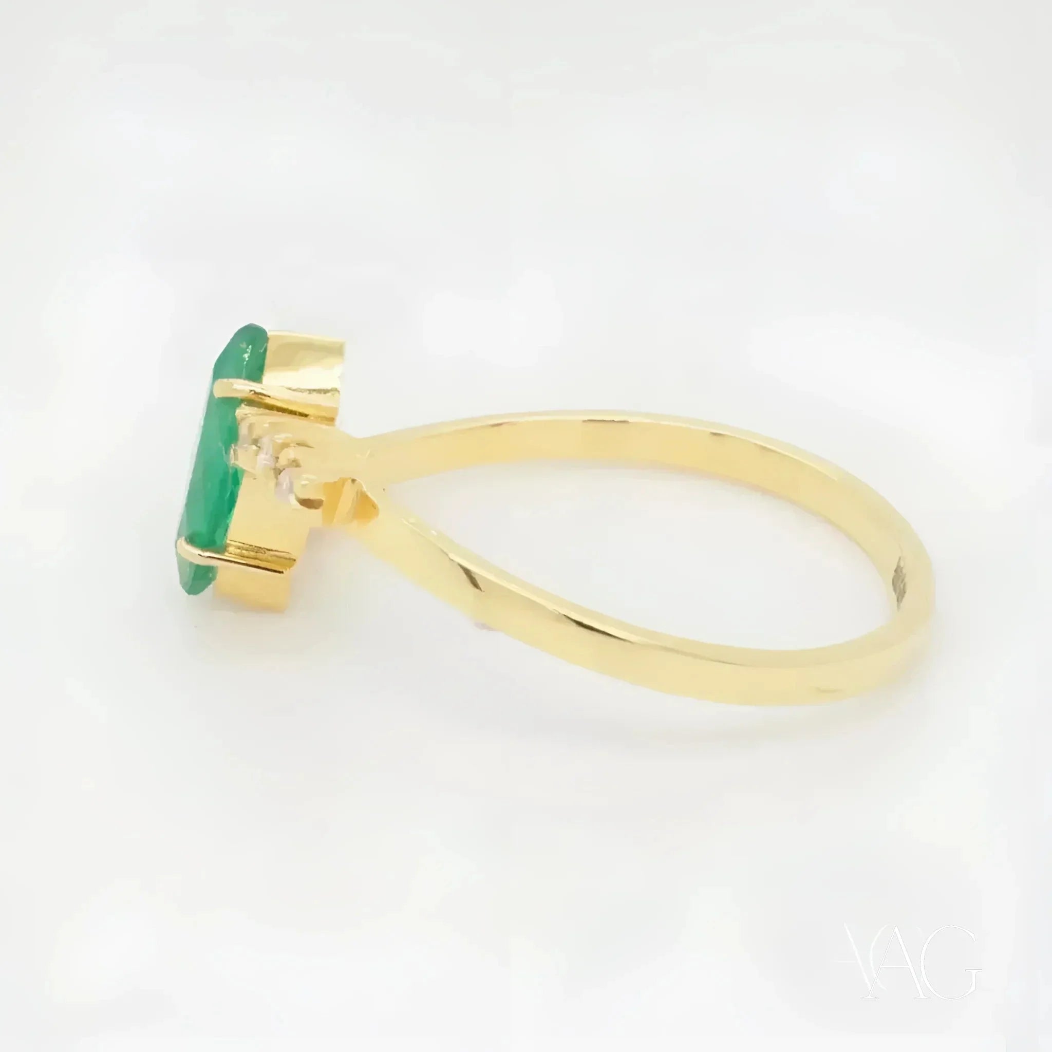 Exquisite 14K Gold Emerald Marquise Cut Ring for Women | Elegant Vintage Jewelry Gift for Engagement, Anniversary & Special Occasions