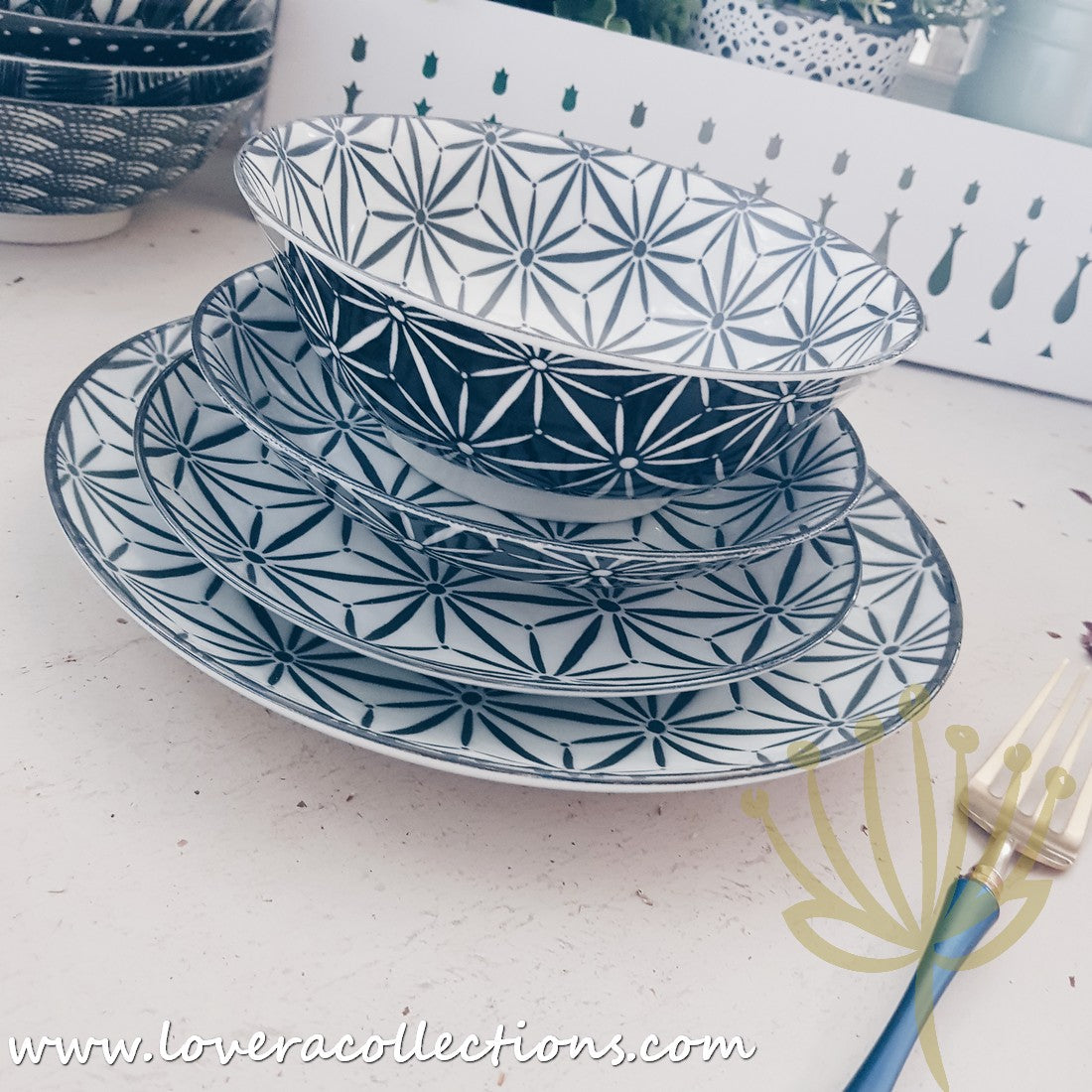 Awasaka Black & White Modern Stars Dinnerware Set - 12-Piece Porcelain Plates & Bowls - Elegant Dinnerware Collection for Home & Restaurant Use - Perfect for Holiday Dinners, Wedding Gifts & Daily Dining