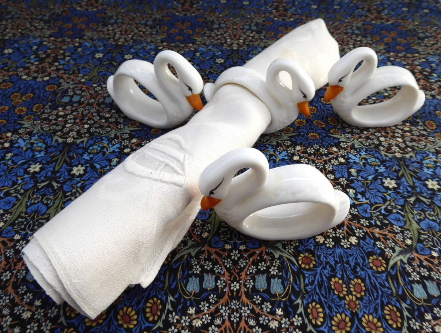 Hand-Painted White Ceramic Goose & Swan Napkin Rings Set of 4 - Elegant Table Setting for Weddings, Holidays & Fine Dining