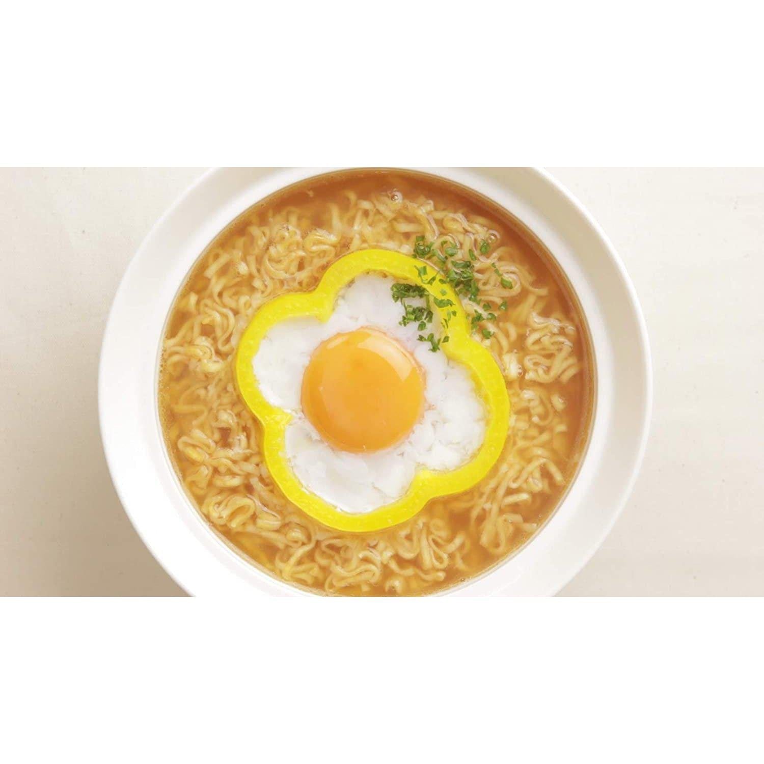 Nissin Chicken Ramen Noodles - Authentic Japanese Instant Ramen (5 Servings) - Quick & Easy Meal for Lunch, Dinner or Snack