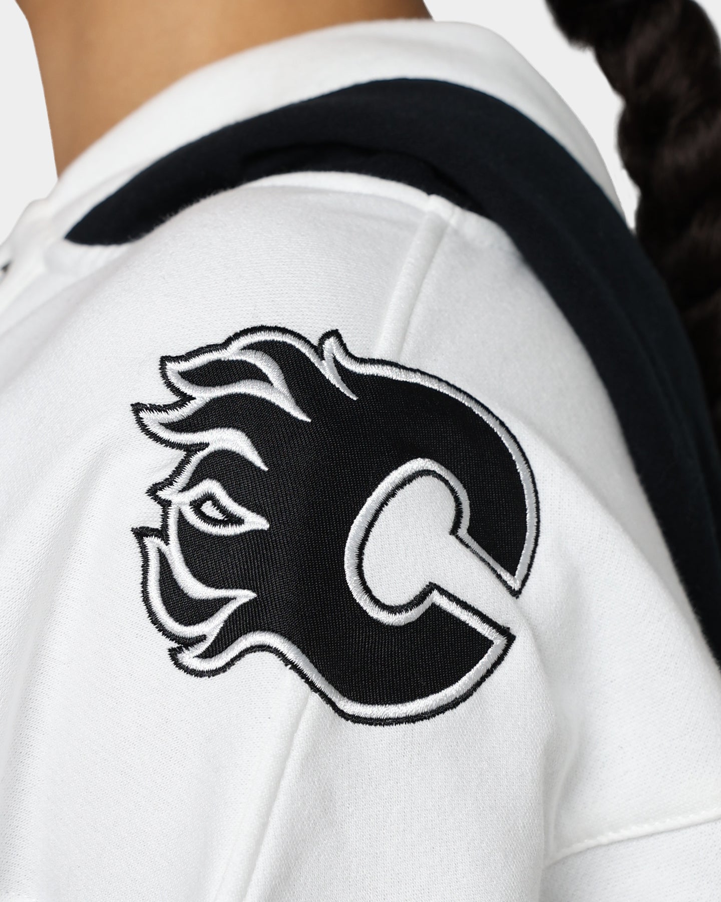 47 Brand Calgary Flames Superior Lacer Hoodie - Jet Black NHL Hockey Fan Apparel for Men & Women - Perfect for Game Day, Tailgating & Cold Weather