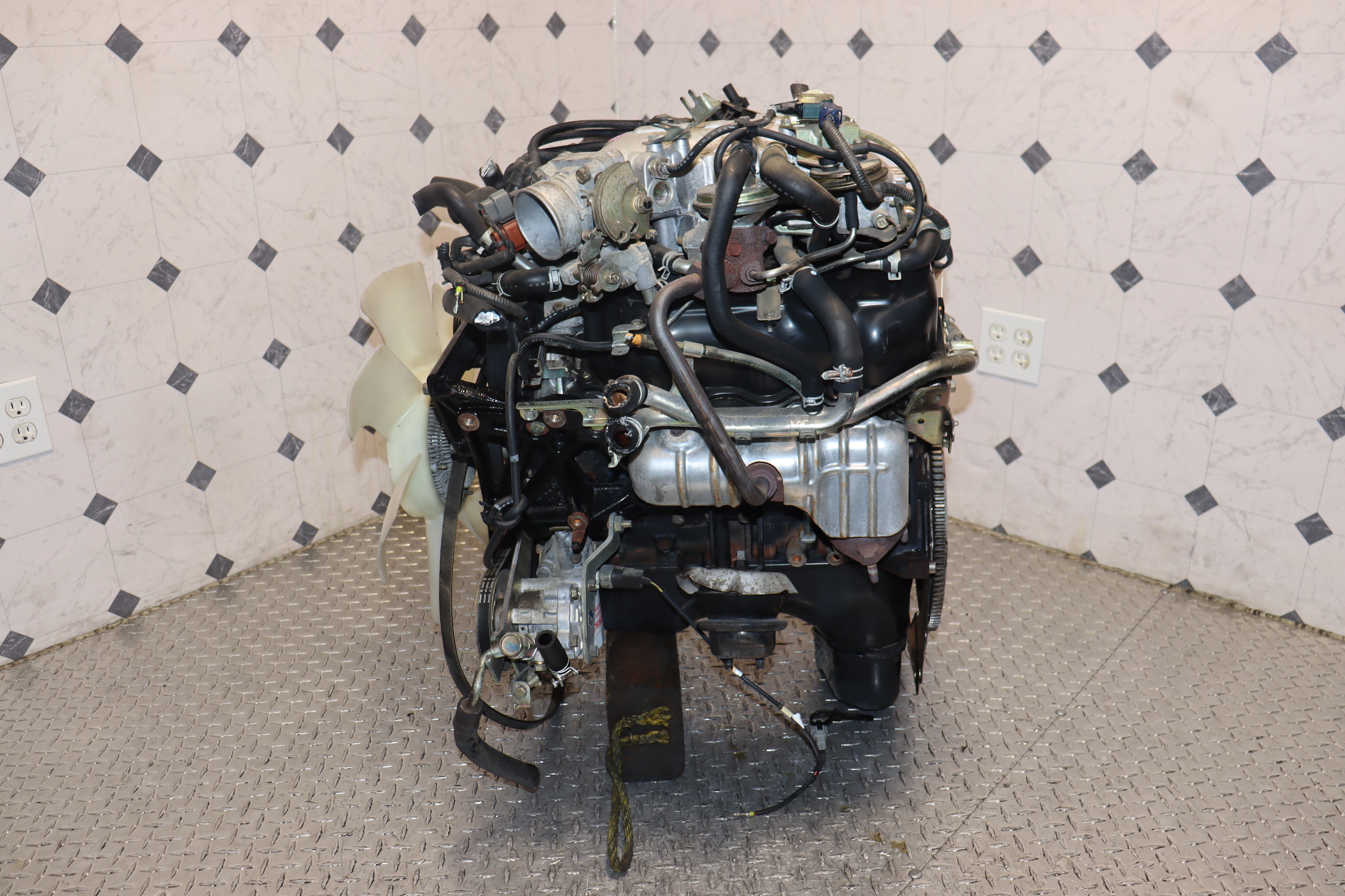 JDM Nissan VG33 3.3L V6 Engine for 1996-2004 Frontier Xterra Pathfinder QX4 - High Performance Replacement Engine for Off-Road & Daily Driving