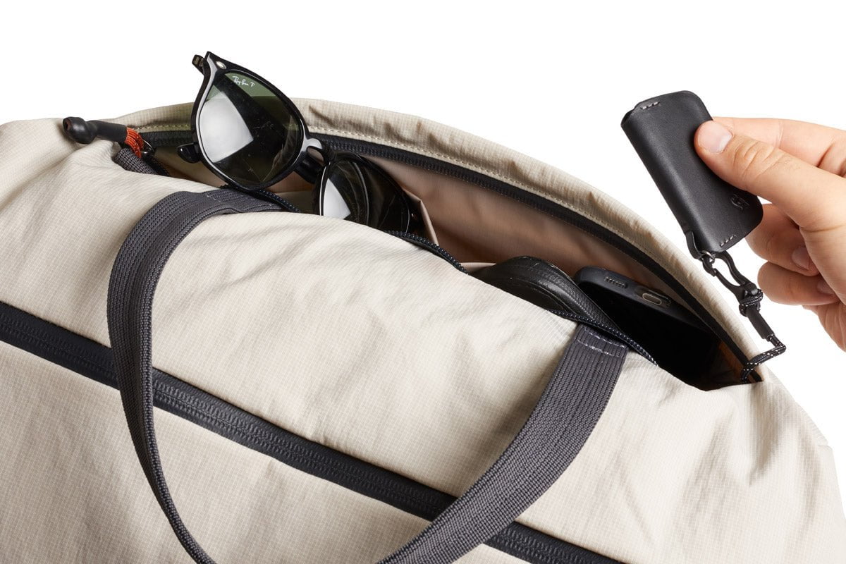 Bellroy Lite Duffel Bag - Lightweight Water-Resistant Travel Duffel for Gym, Weekend Trips & Outdoor Adventures | Carry-On Friendly & Durable Design