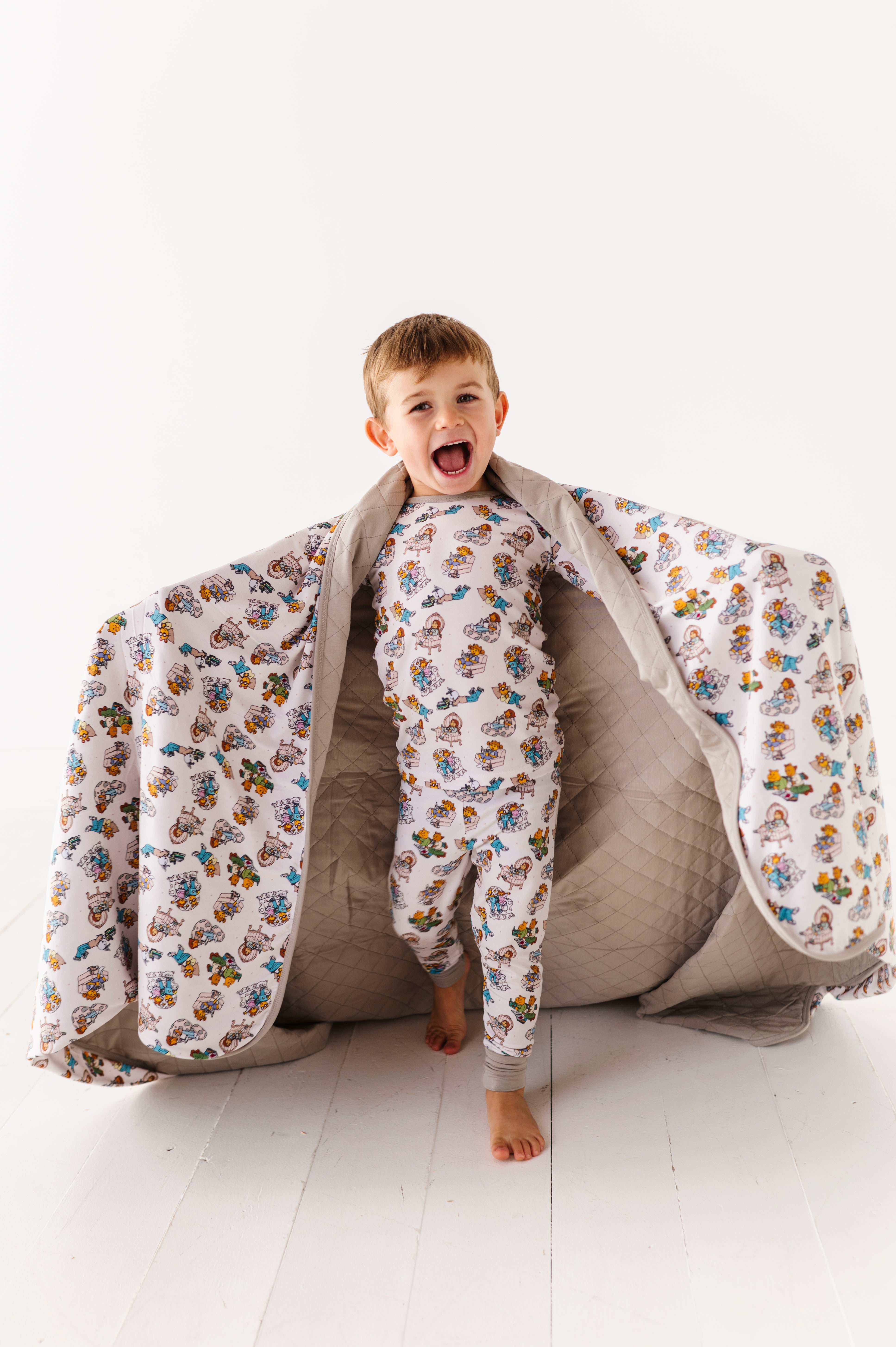 Arthur™ Little Readers Quilted Oversized Blanket - Soft & Cozy Extra Large Throw Blanket for Kids, Reading Nook, Nursery, Bedroom & Couch - Perfect Gift for Book Lovers